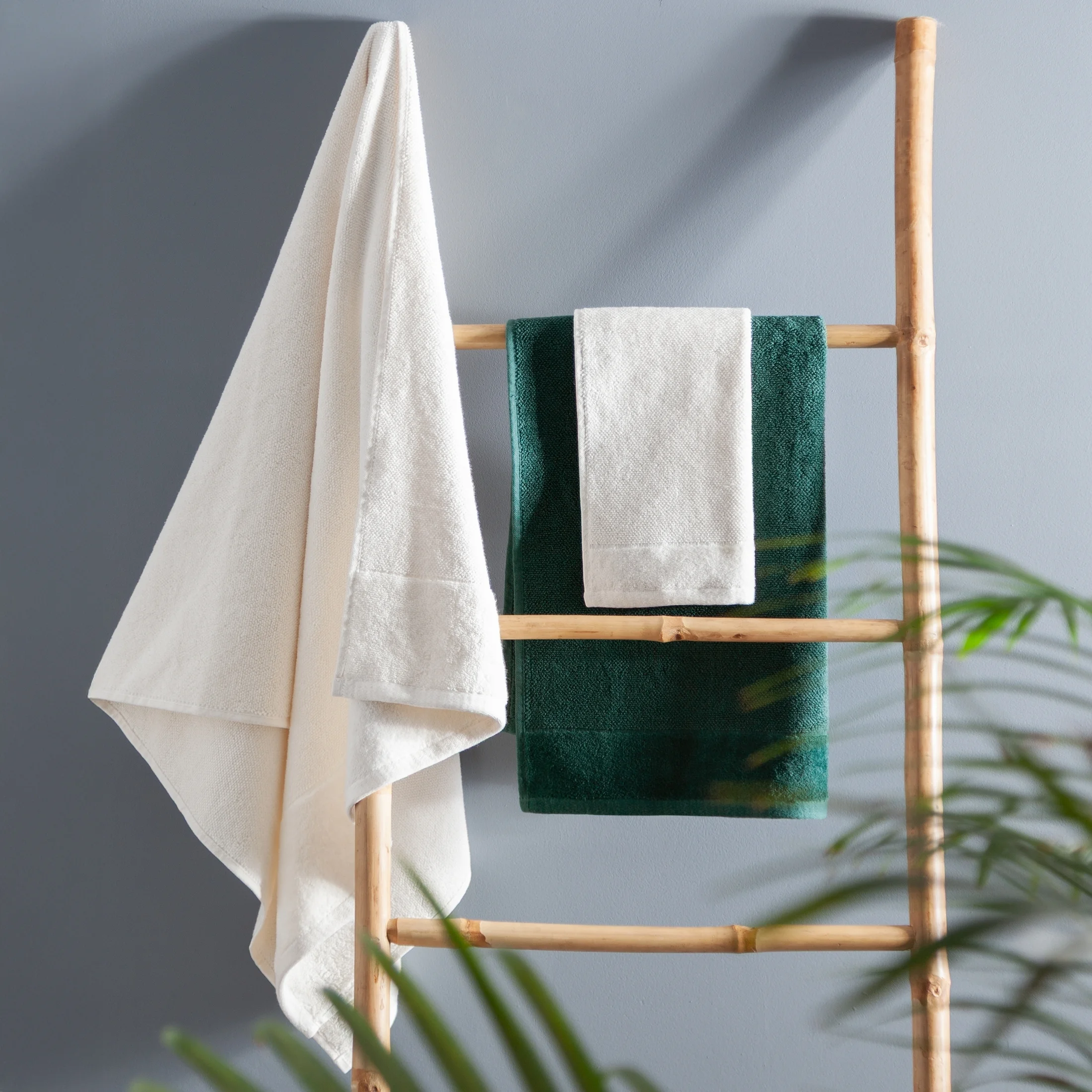 Ręcznik kąpielowy FERO z welwetową bordiurą kremowy 70x140 cm Eurofirany