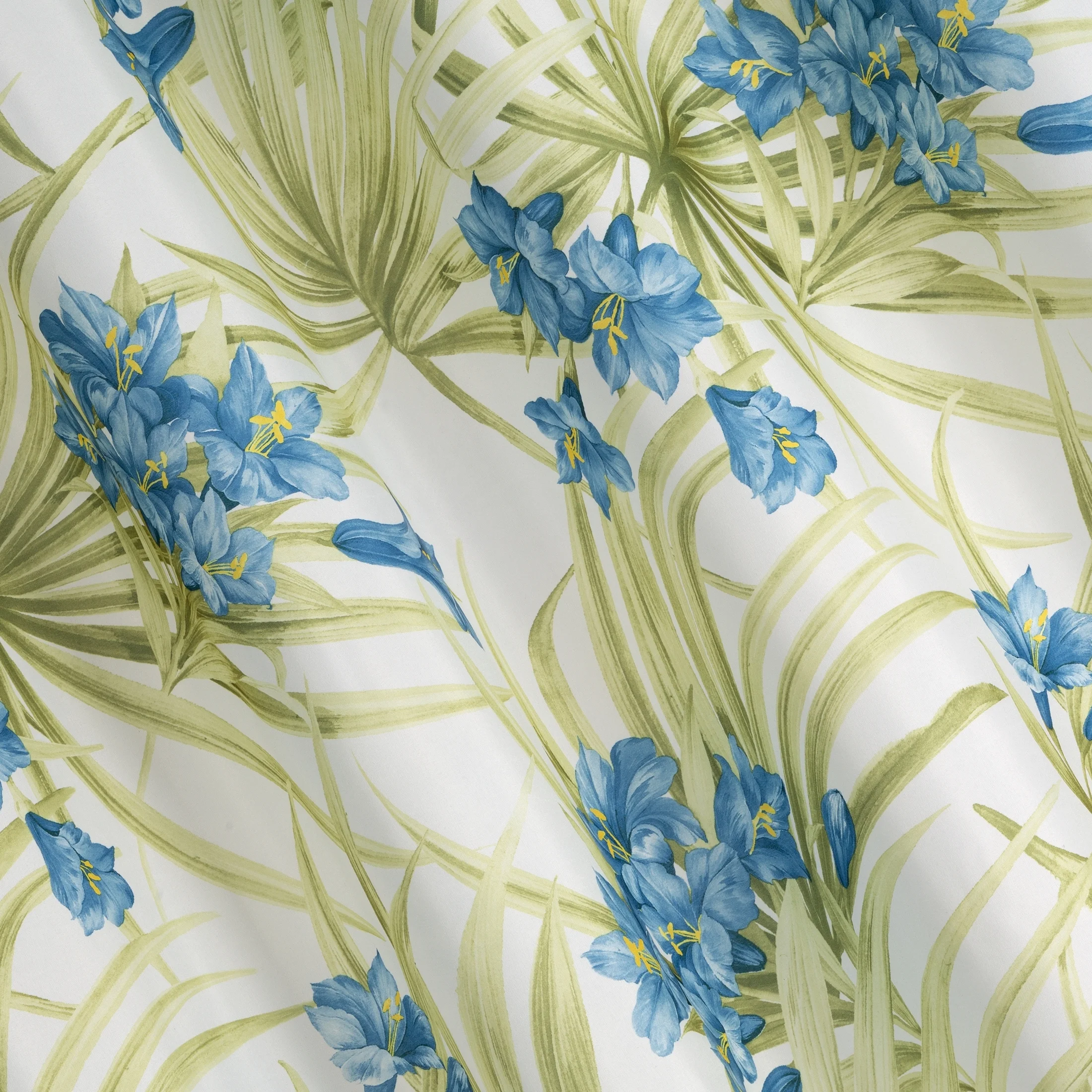 Zasłona biała w niebieskie kwiaty 140x250 cm przelotka MARI Eurofirany