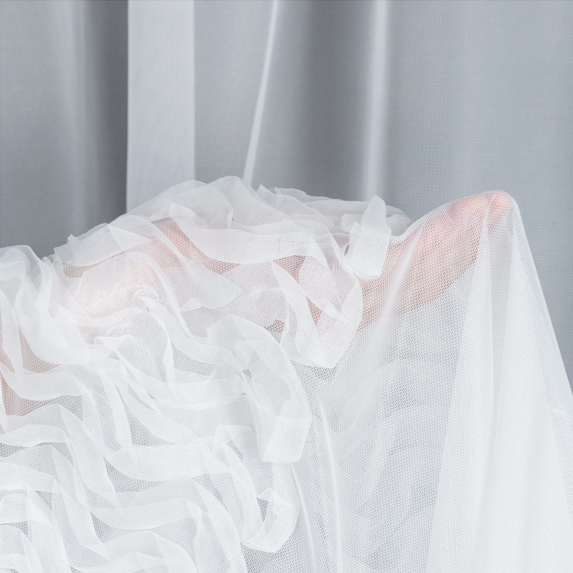 Firana biała, gładka zdobiona aplikacją 140x270 cm taśma LORIS Eurofirany