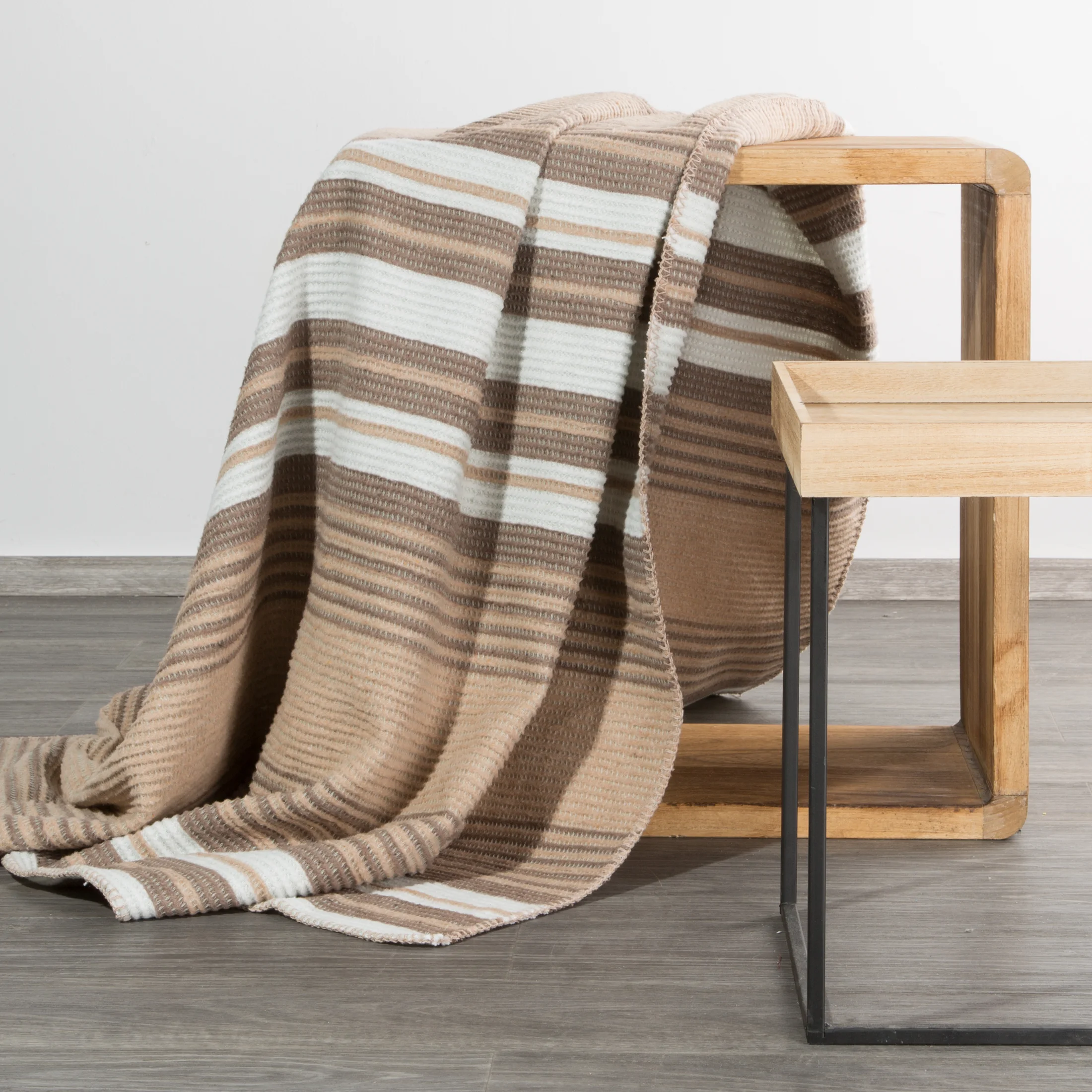 Design 91 Koc AMBER z bawełny i akrylu ze wzorem strukturalnym