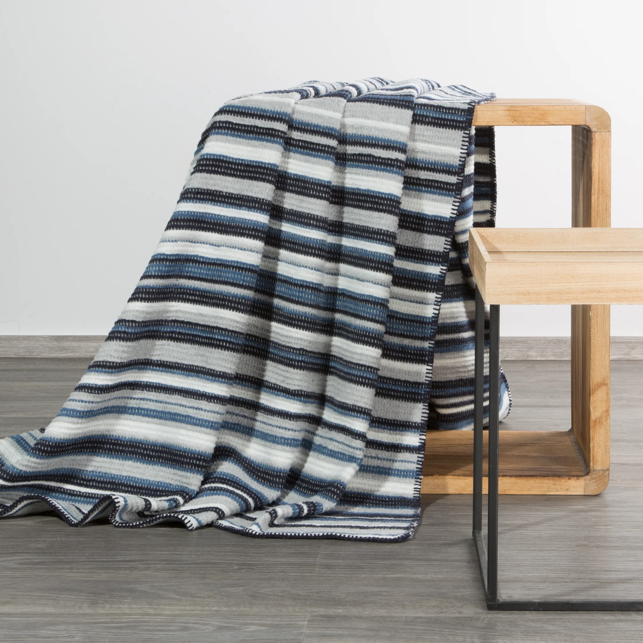 Design 91 Koc AMBER z bawełny i akrylu ze wzorem strukturalnym