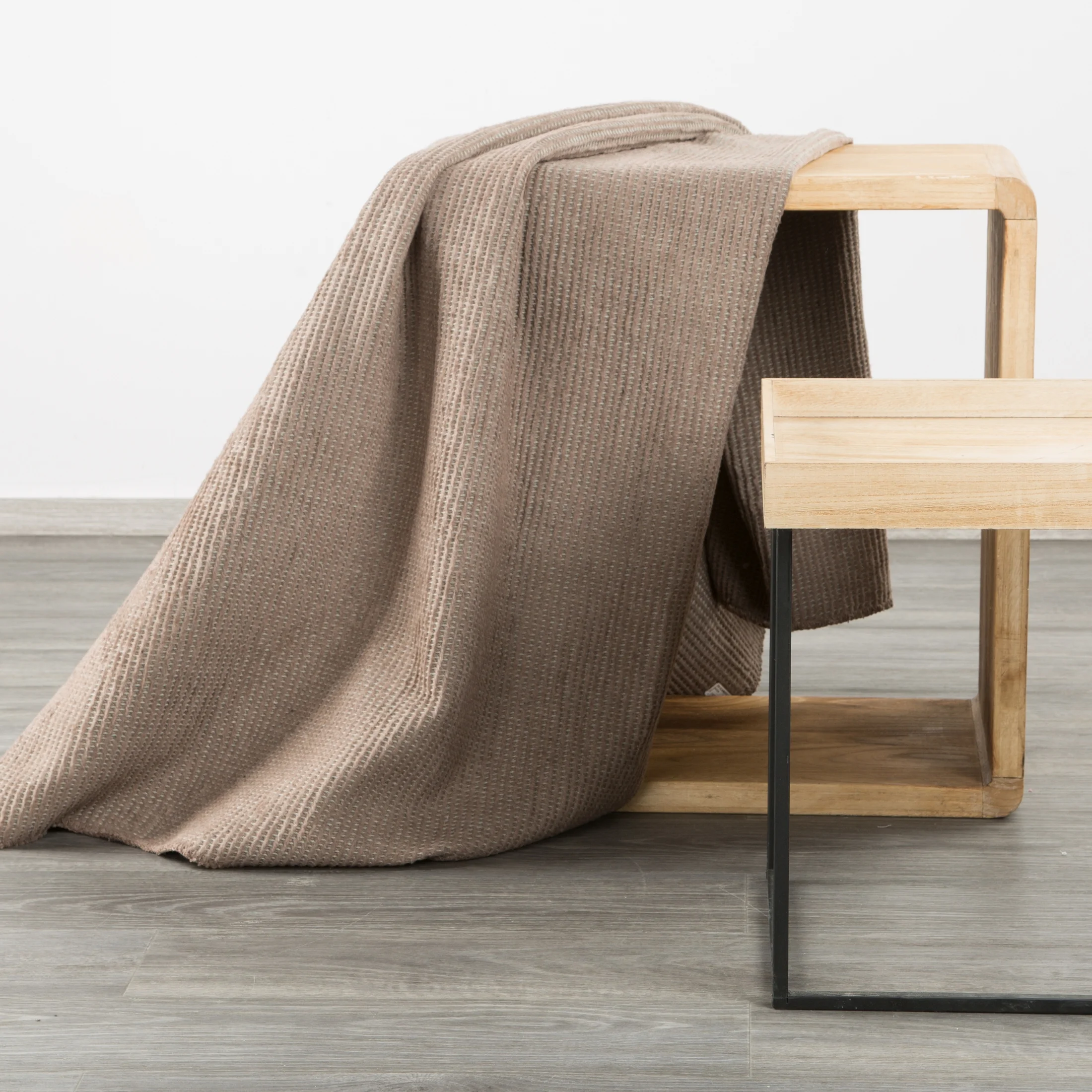 Design 91 Koc AMBER z bawełny i akrylu ze wzorem strukturalnym
