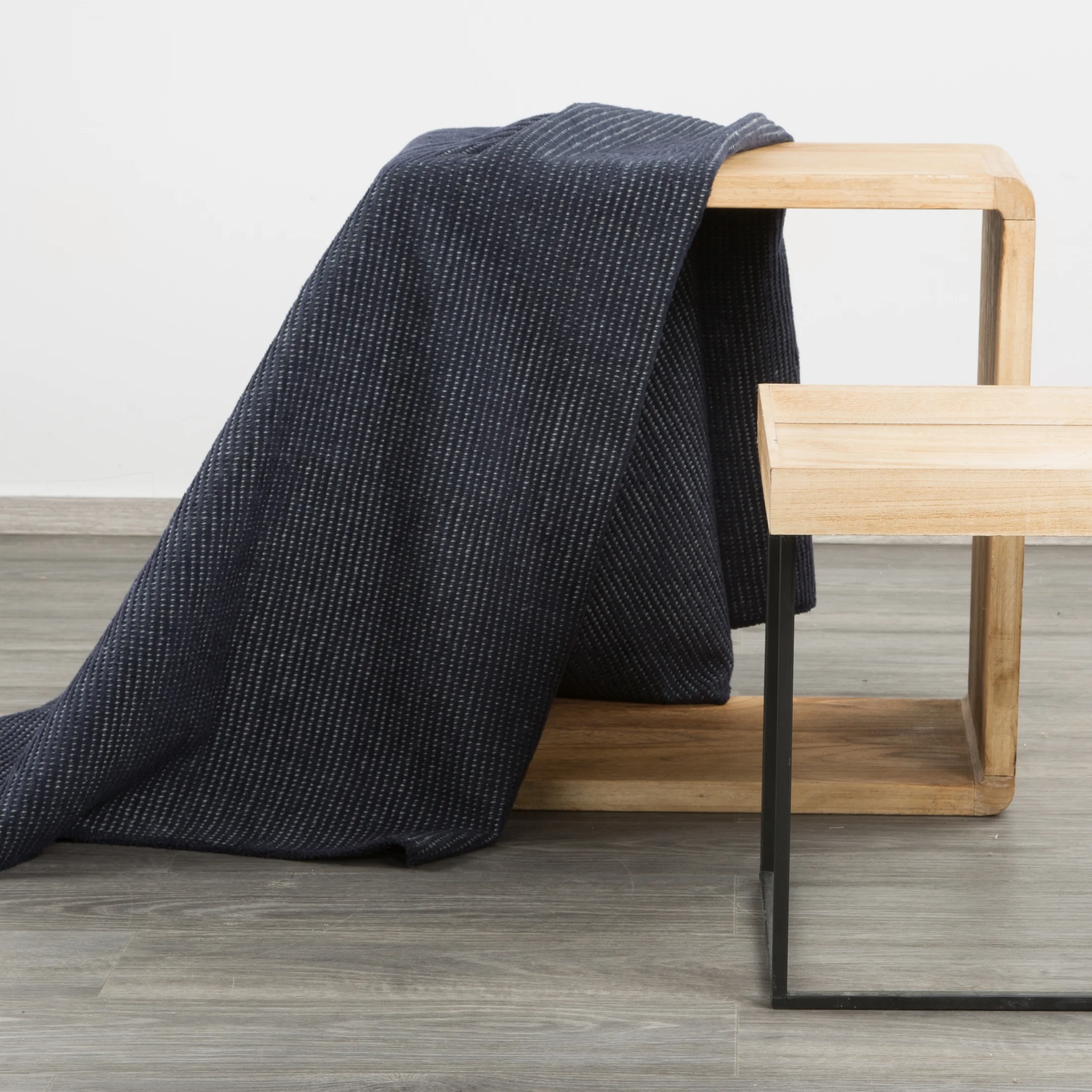 Design 91 Koc AMBER z bawełny i akrylu ze wzorem strukturalnym