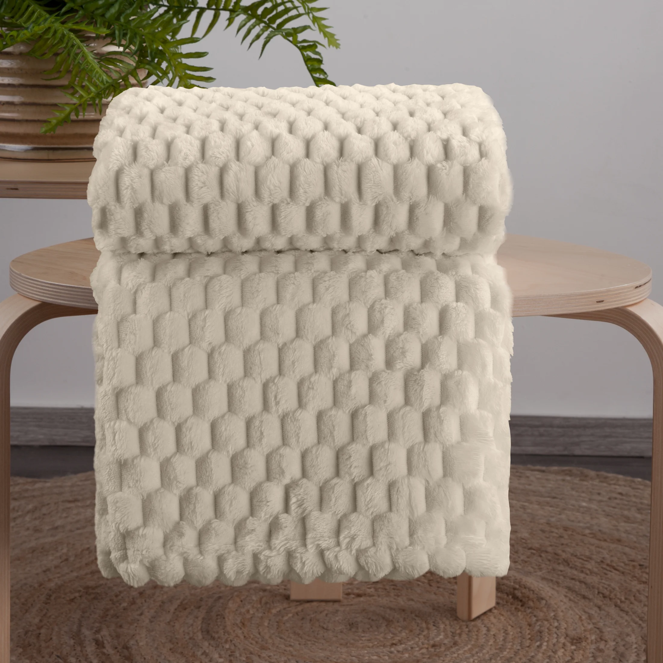 Koc 170x210 cm beżowy bardzo miękki w dotyku z wytłaczanym wzorem 3D CINDY 6 DESIGN 91 Eurofirany