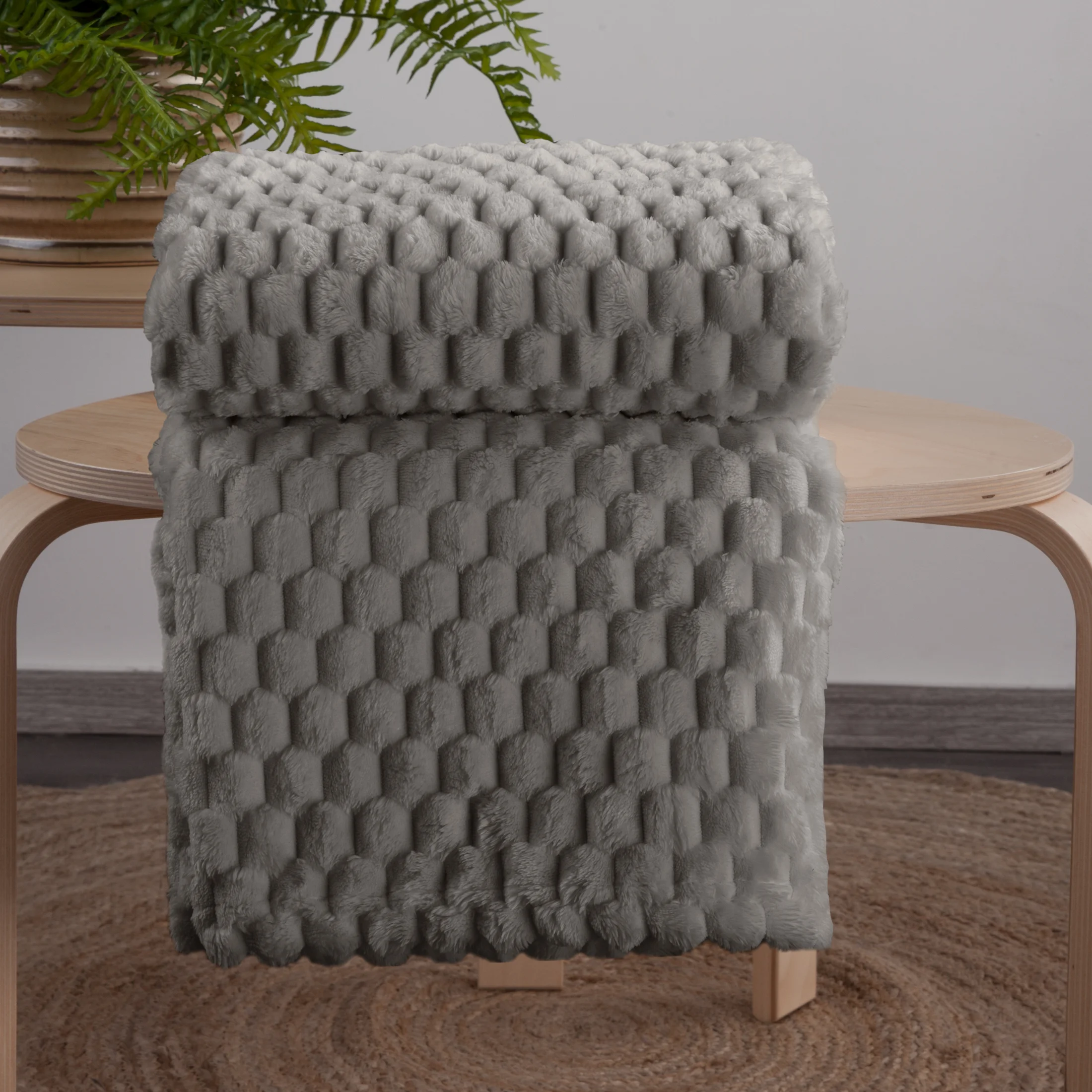 Koc 170x210 cm stalowy bardzo miękki w dotyku z wytłaczanym wzorem 3D CINDY 6 DESIGN 91 Eurofirany