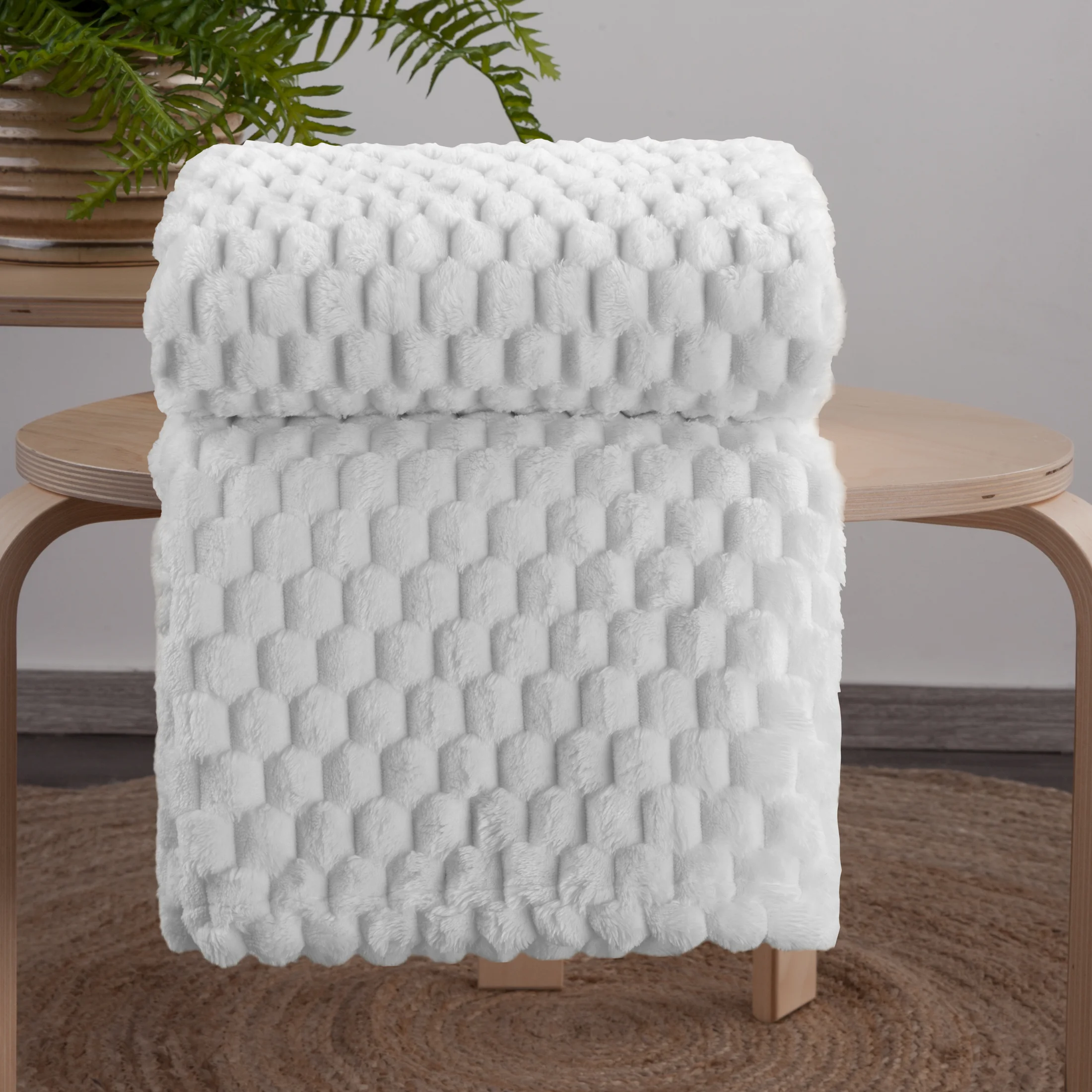Koc 200x220 cm biały bardzo miękki w dotyku z wytłaczanym wzorem 3D CINDY 6 DESIGN 91 Eurofirany