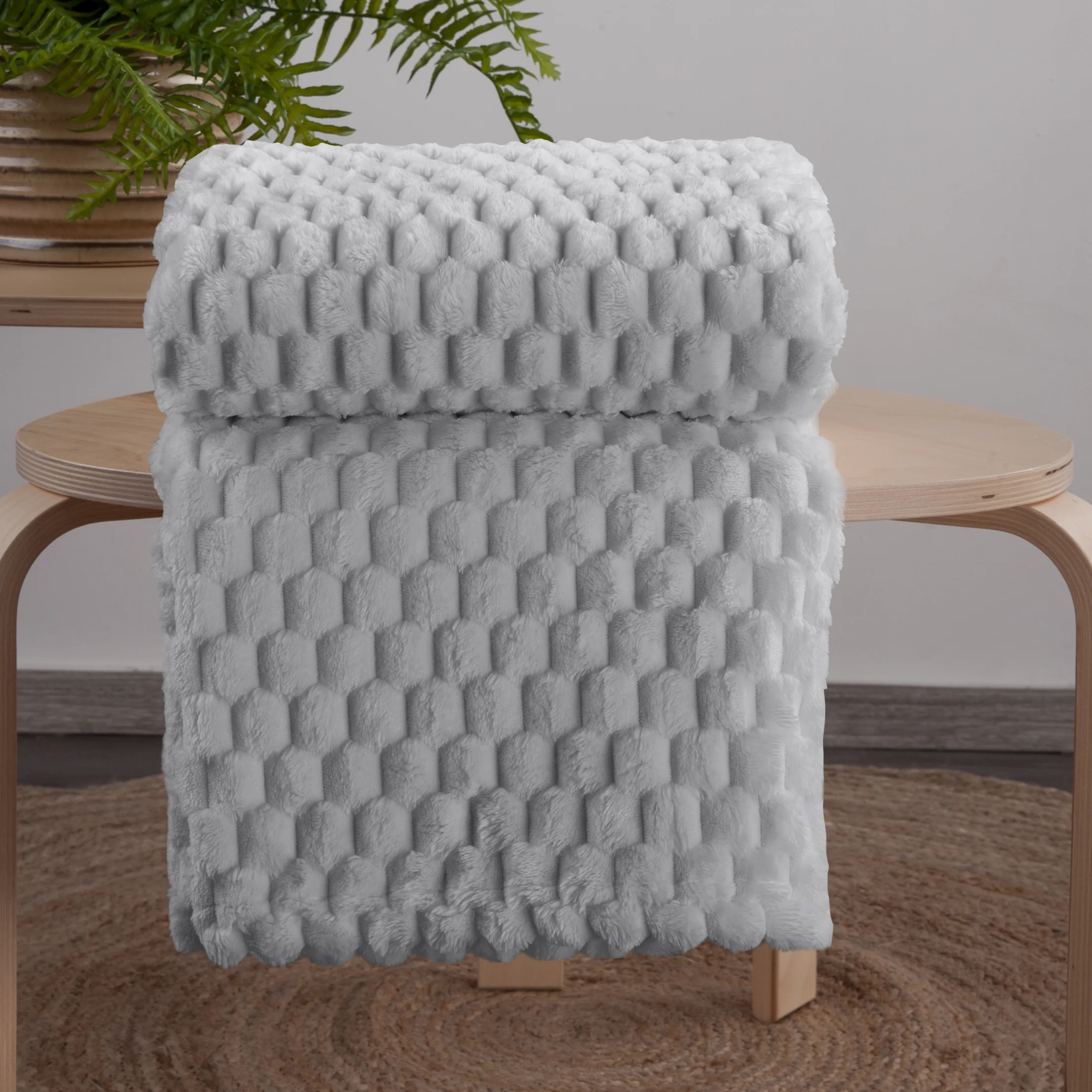 Koc 200x220 cm srebrny bardzo miękki w dotyku z wytłaczanym wzorem 3D CINDY 6 DESIGN 91 Eurofirany