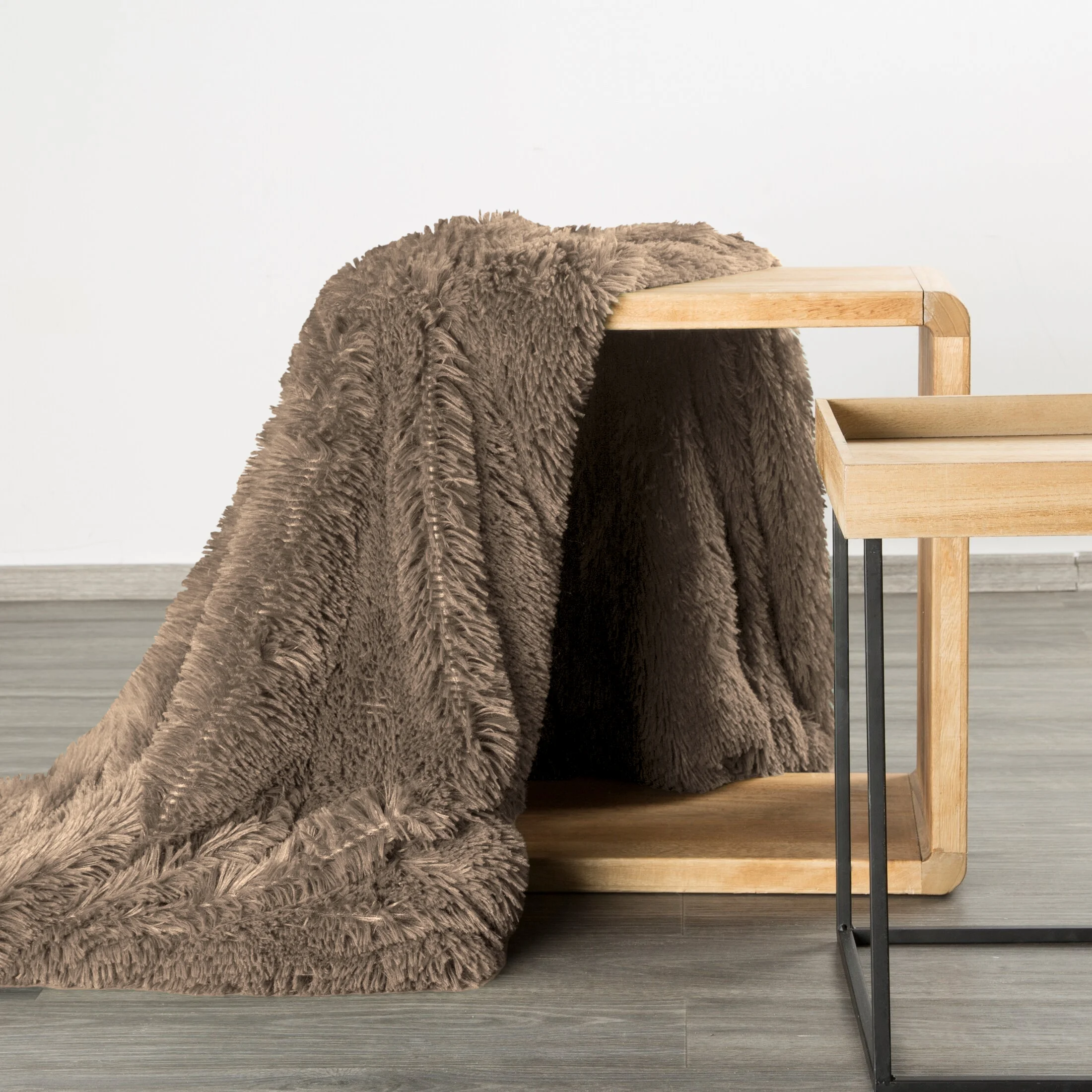 Koc o strukturze miękkiego futra 150x200 cm ciemnobeżowy TIFANY 1 DESIGN 91 Eurofirany
