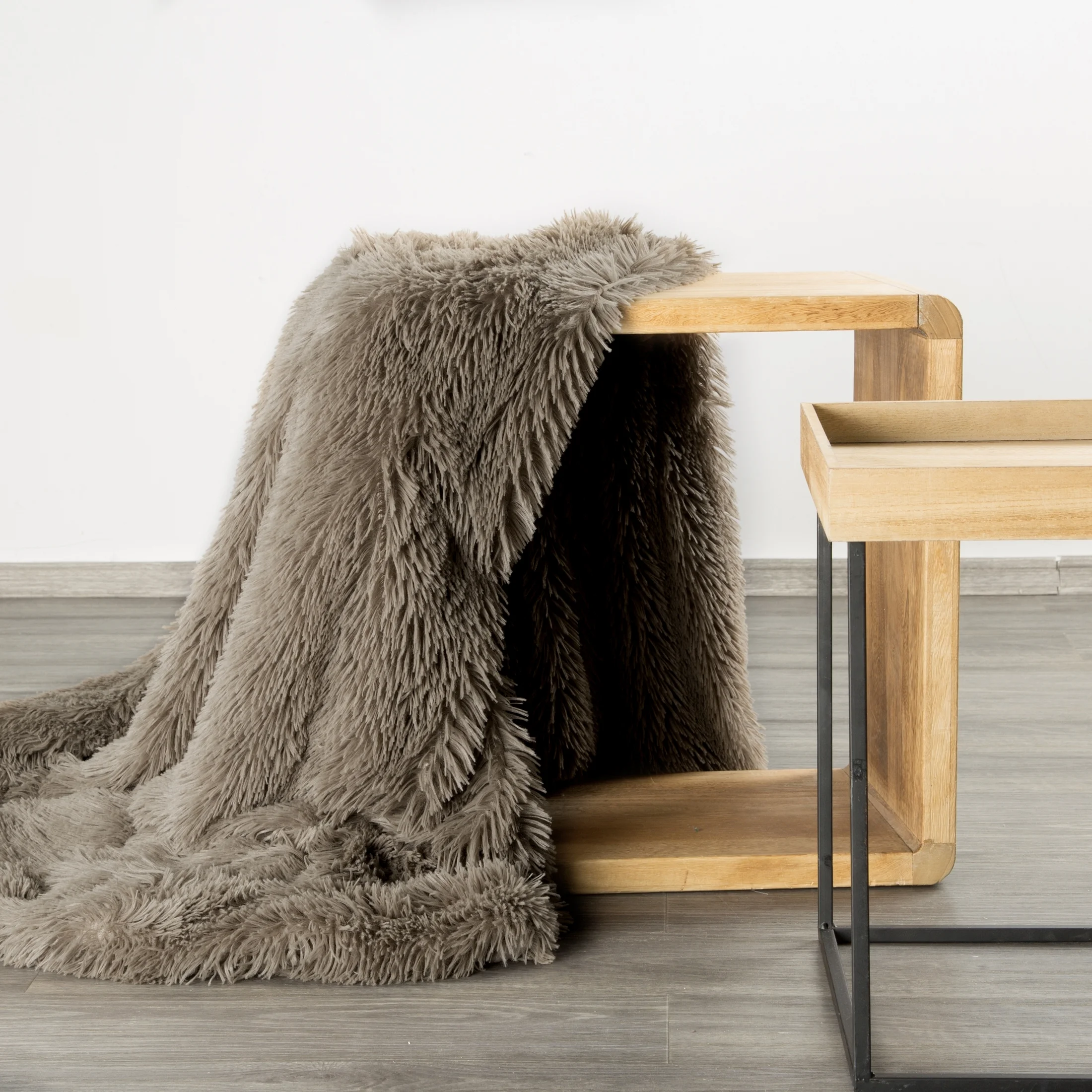 Koc o strukturze miękkiego futra 200x220 cm beżowy TIFANY 1 DESIGN 91 Eurofirany