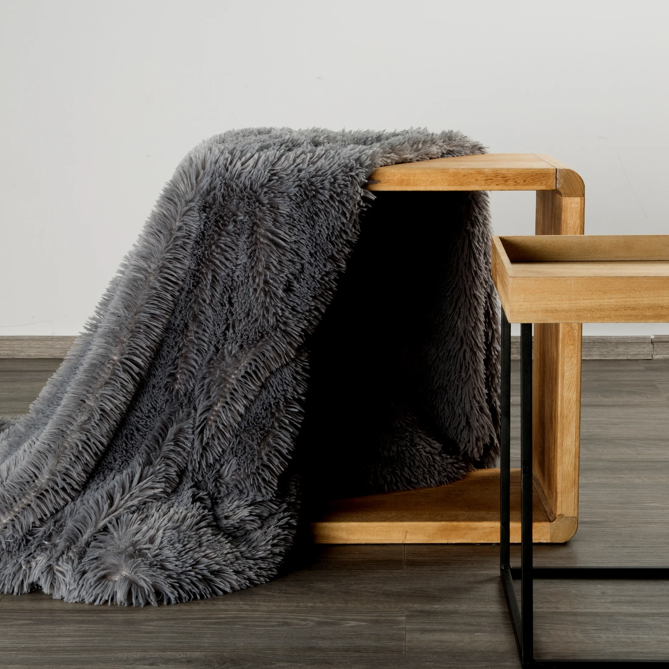 Koc o strukturze miękkiego futra 200x220 cm stalowy TIFANY 1 DESIGN 91 Eurofirany
