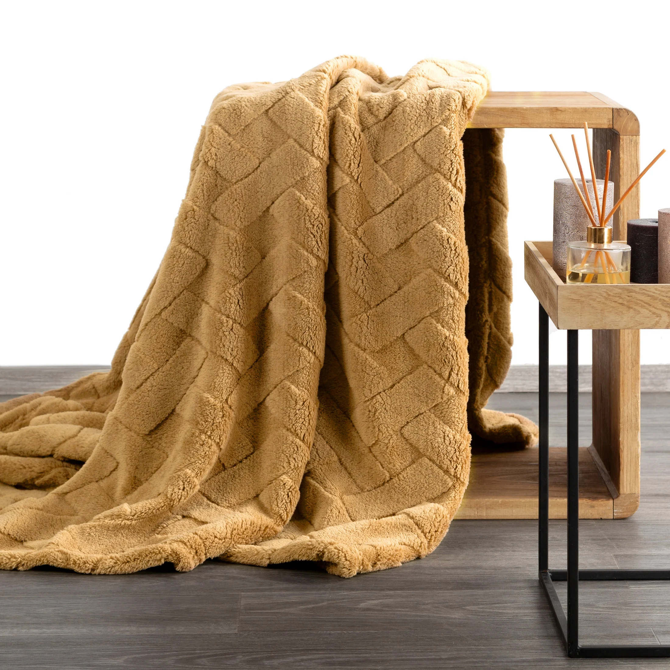 Koc flano 150x200 cm miodowy zdobiony wytłaczanym wzorem CARO DESIGN 91 Eurofirany