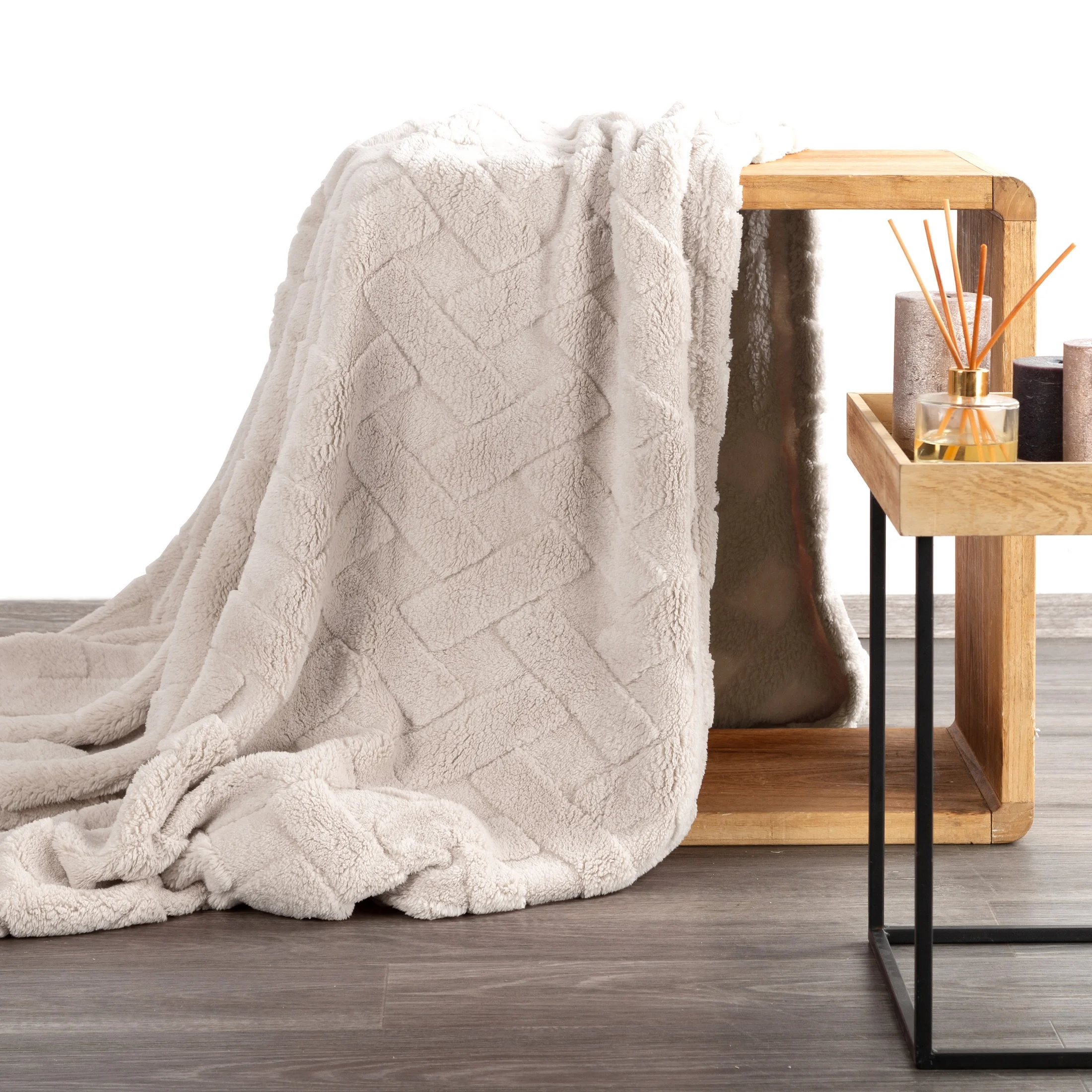 Koc flano 170x210 cm beżowy zdobiony wytłaczanym wzorem CARO DESIGN 9 Eurofirany