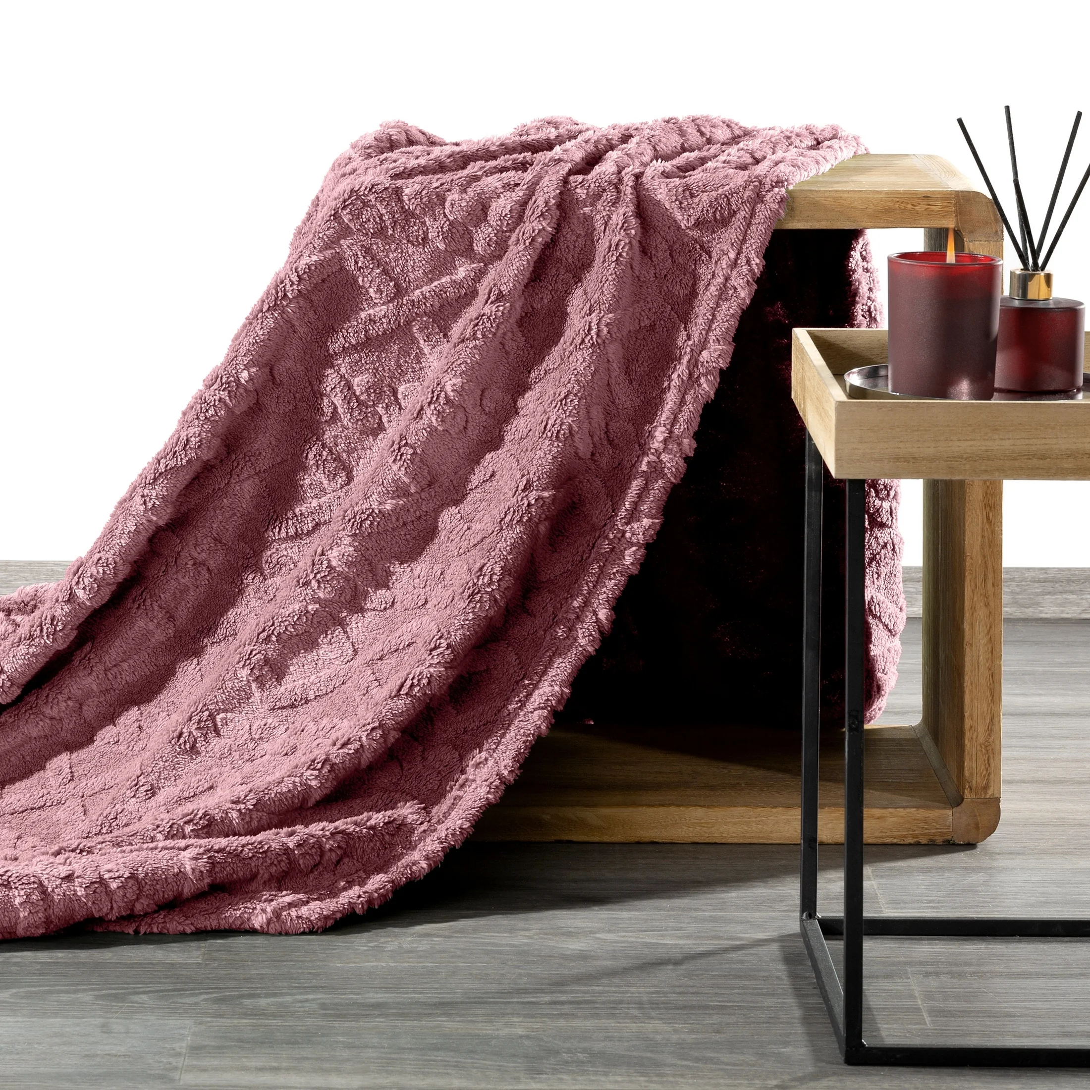 Koc 150x220 cm pudrowy róż z ozdobnym plecionym warkoczem DESIGN 91 Eurofirany