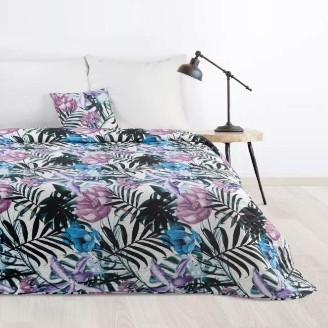 Narzuta biało, ciemnozielona 200x220 cm z nadrukiem egzotycznych liści i kwiatów pikowana techniką hot press MALIBU DESIGN 91 Eurofirany