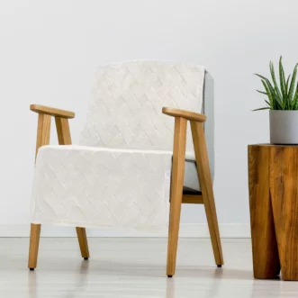 Narzuta na fotel-koc flano 70x160 cm kremowa zdobiona wytłaczanym wzorem CARO DESIGN 91 Eurofirany