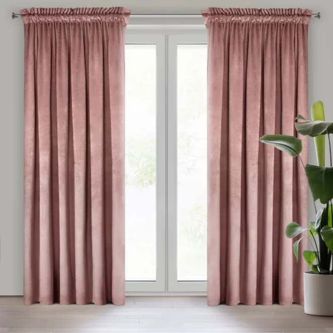Zasłona ciemnoróżowa z tkaniny welwetowej 140x270 cm taśma ROSA Design 91 Eurofirany