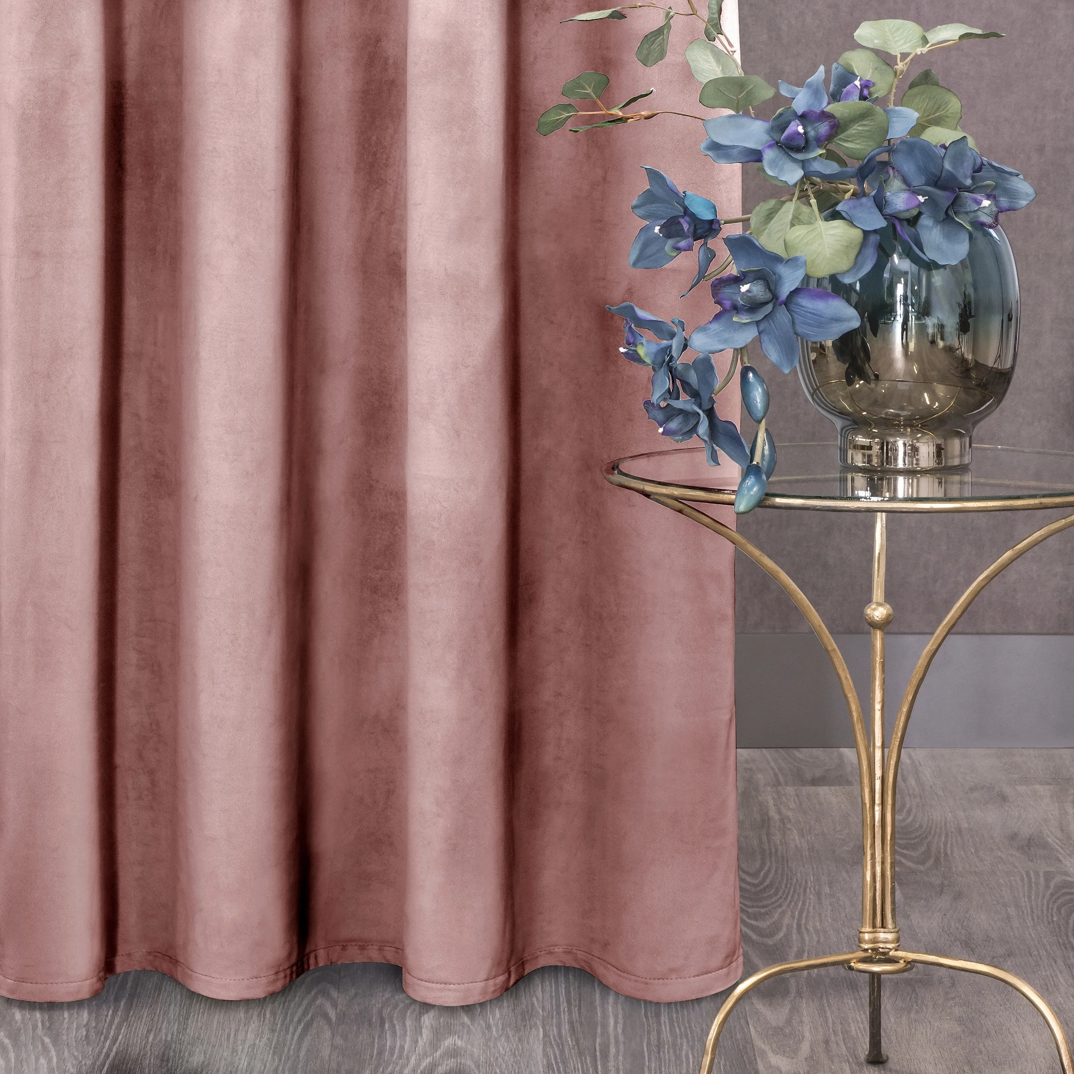 Zasłona ciemnoróżowa z tkaniny welwetowej 140x270 cm taśma ROSA Design 91 Eurofirany