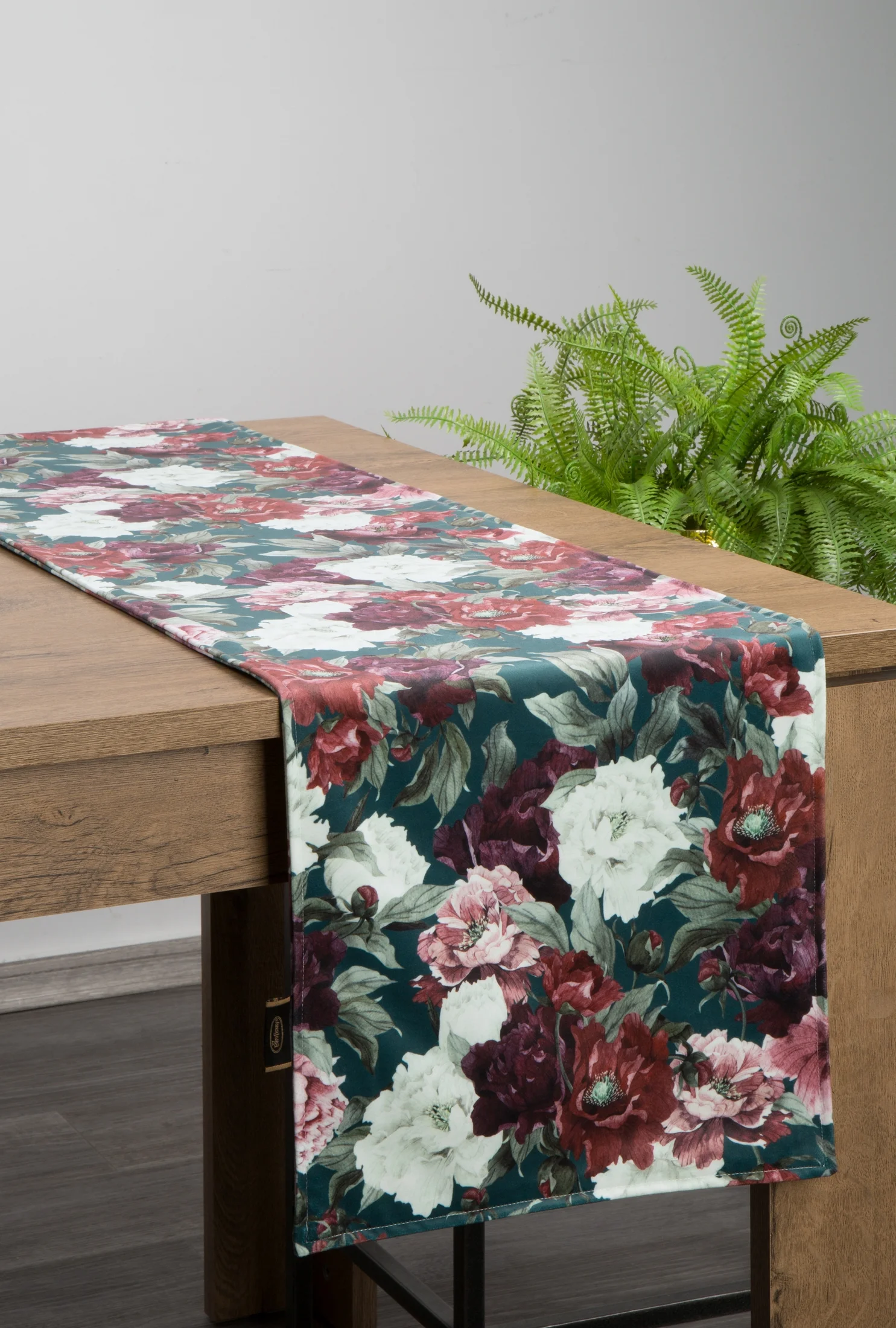 Bieżnik na stół zielono, bordowy 35x180 cm welwetowy VELVET 2 z nadrukiem barwnych kwiatów