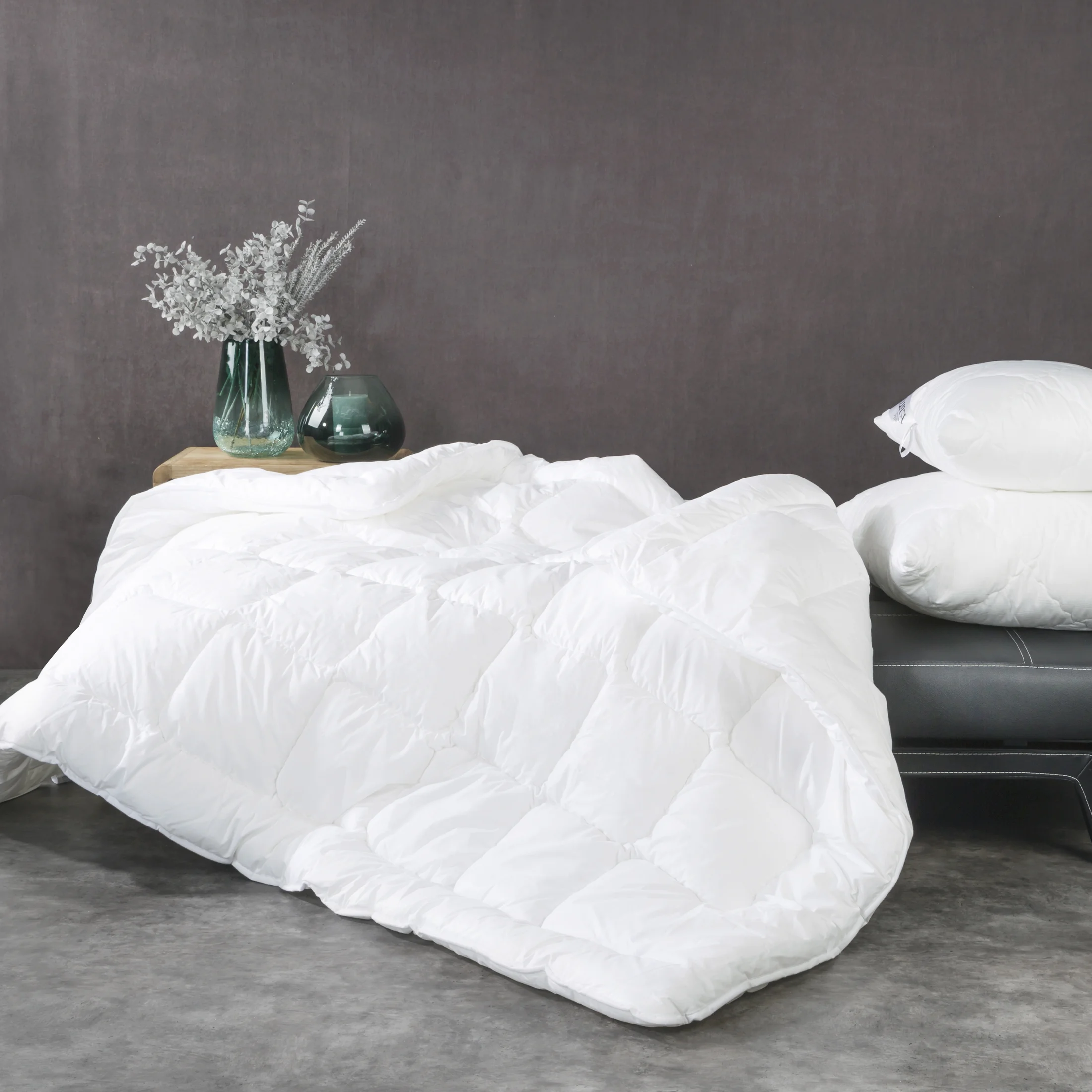 Poduszka antyalergiczna 50 x 60 cm biała wypełniona lekkimi włóknami GOLD COLLECTION HCS DESIGN 92 Eurofirany