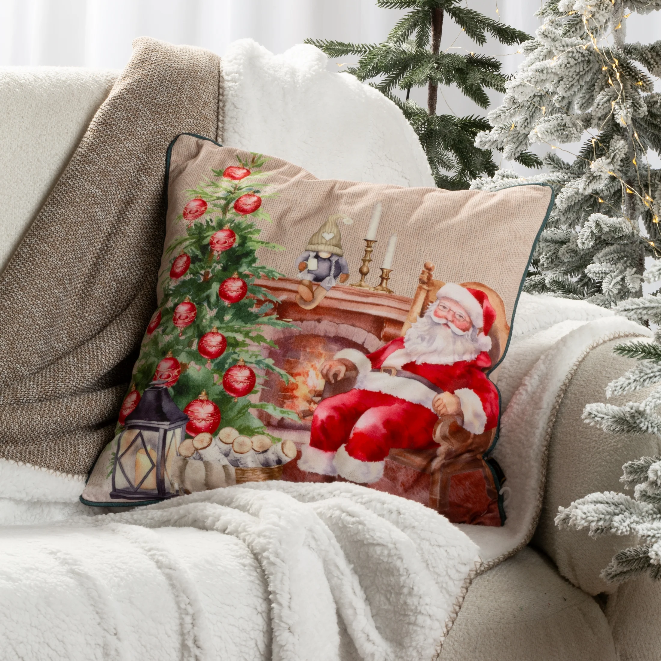 Poszewka na poduszkę 45x45 cm welwetowa zdobiona uroczym motywem świątecznym beżowo, czerwona Eurofirany
