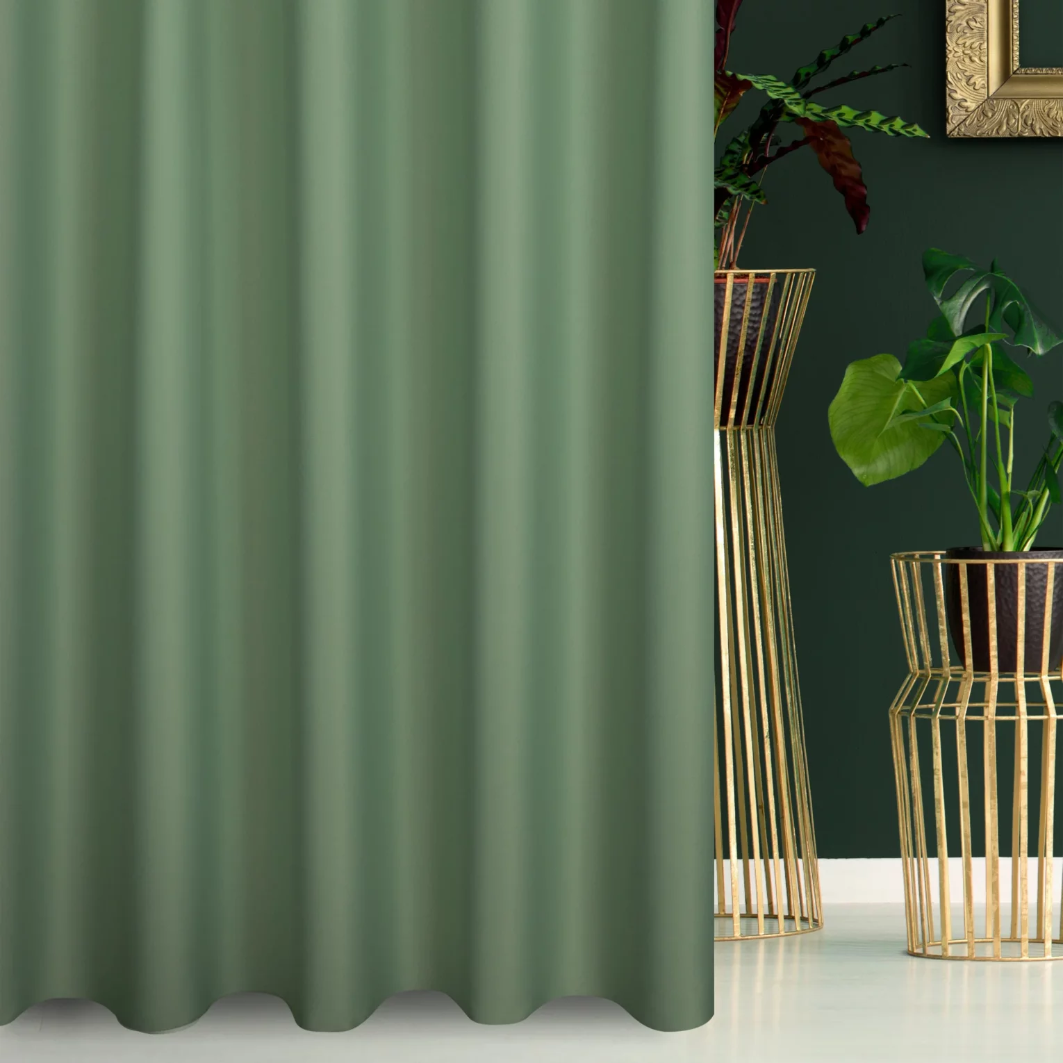 Zasłona szyta na tunelu miętowa z gładkiej tkaniny zaciemniającej typu dimout wykończona obciążnikiem