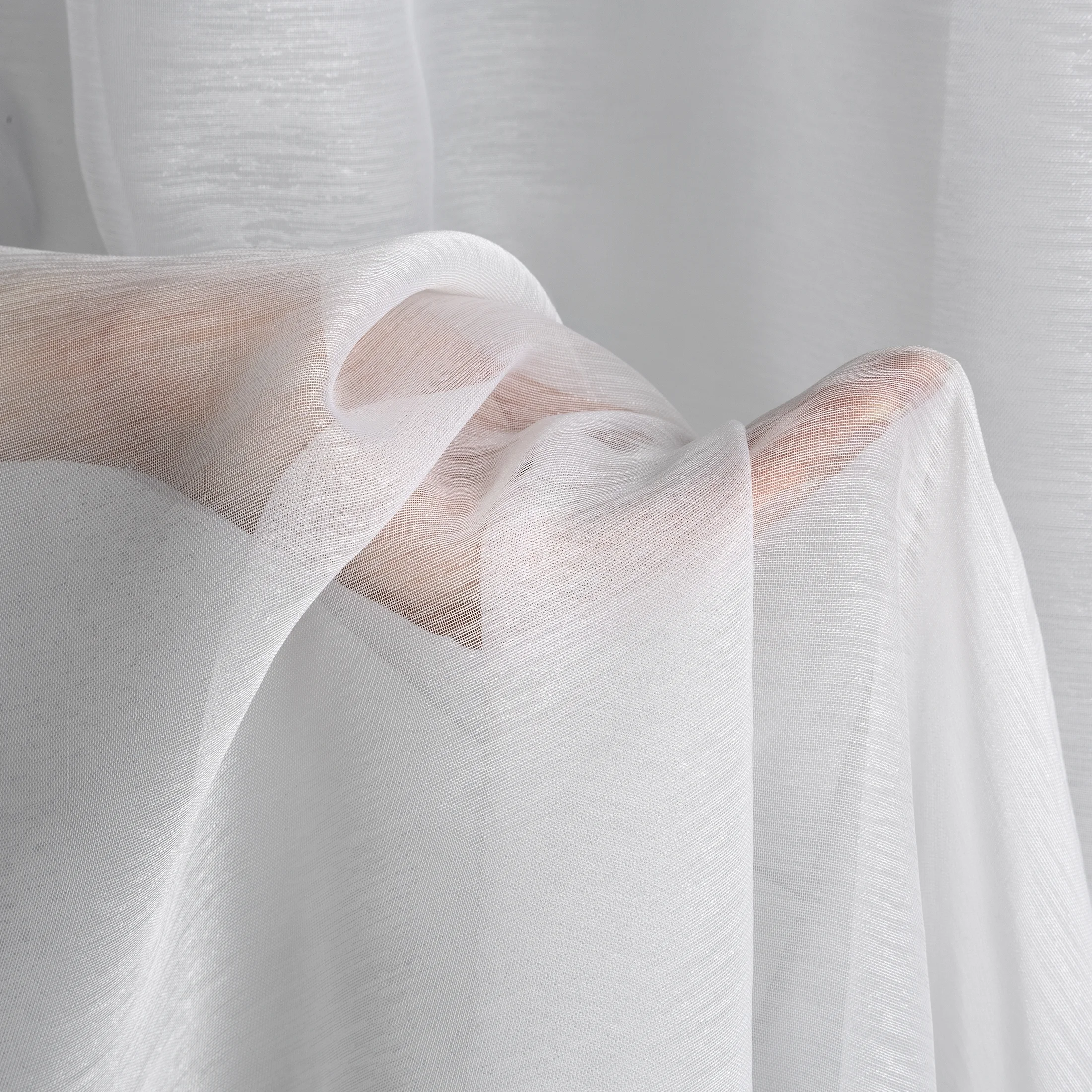 Firana biała o strukturze drobnego deszczyku wzór poziomy 140x250 cm taśma REBECCA Eurofirany