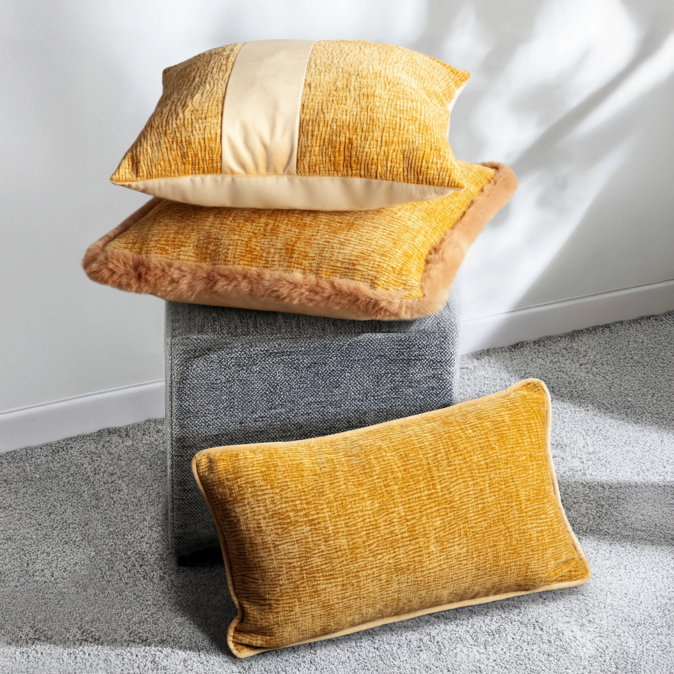 Poszewka na poduszkę 30x50 cm miodowa z szenilowej garbowanej tkaniny ROSI Eurofirany