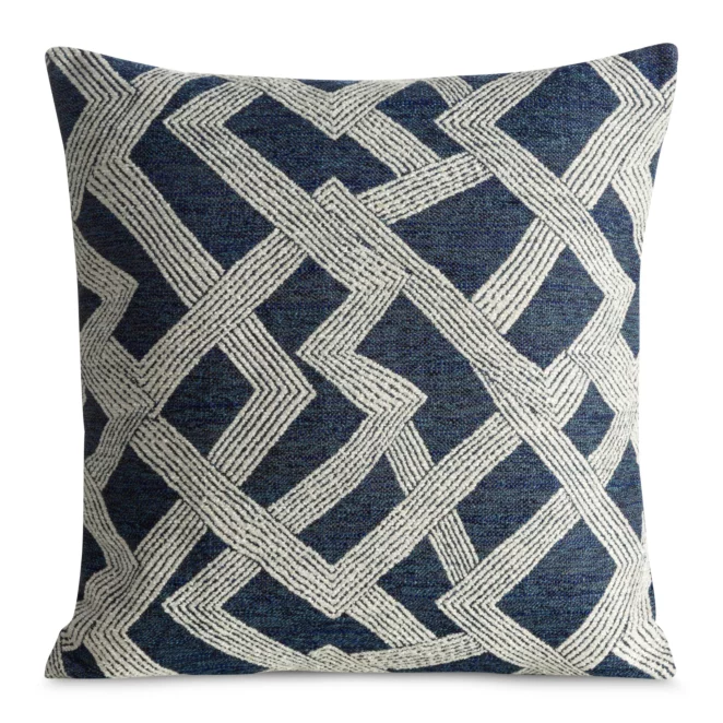 Poszewka na poduszkę 43x43 cm granatowo, kremowa zdobiona szenilowym geometrycznym wzorem DALIA Eurofirany