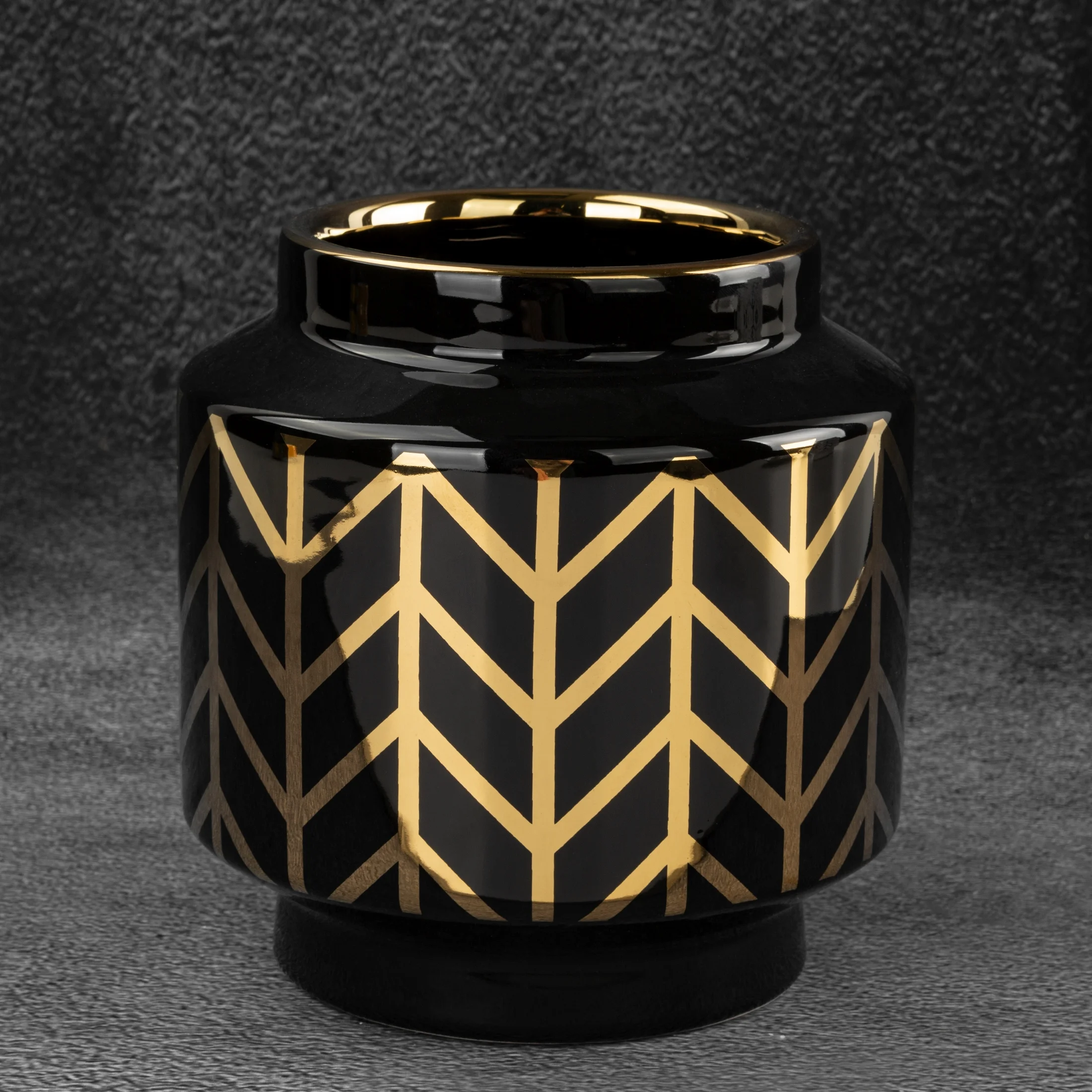Wazon ceramiczny czarno-złoty z geometrycznym wzorem średnica 15x16 cm Eurofirany