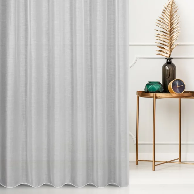 Firana szyta na taśmie fala biała z matowej, półprzeźroczystej tkaniny, wykończonej obciążnikiem