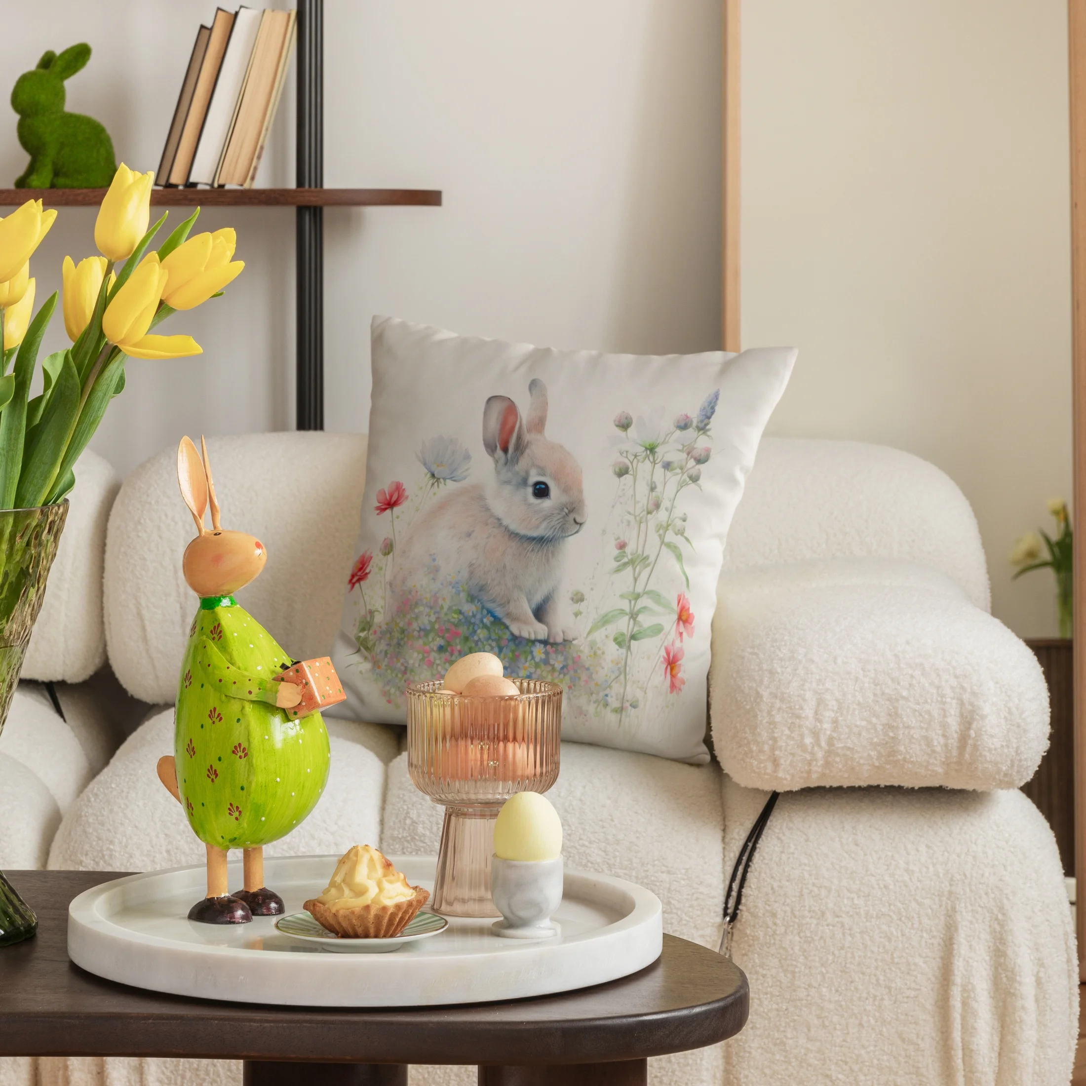 Poszewka na poduszkę 45x45 cm welwetowa zdobiona nadrukiem zajączka biało, zielona WIOSNA 63 Eurofirany