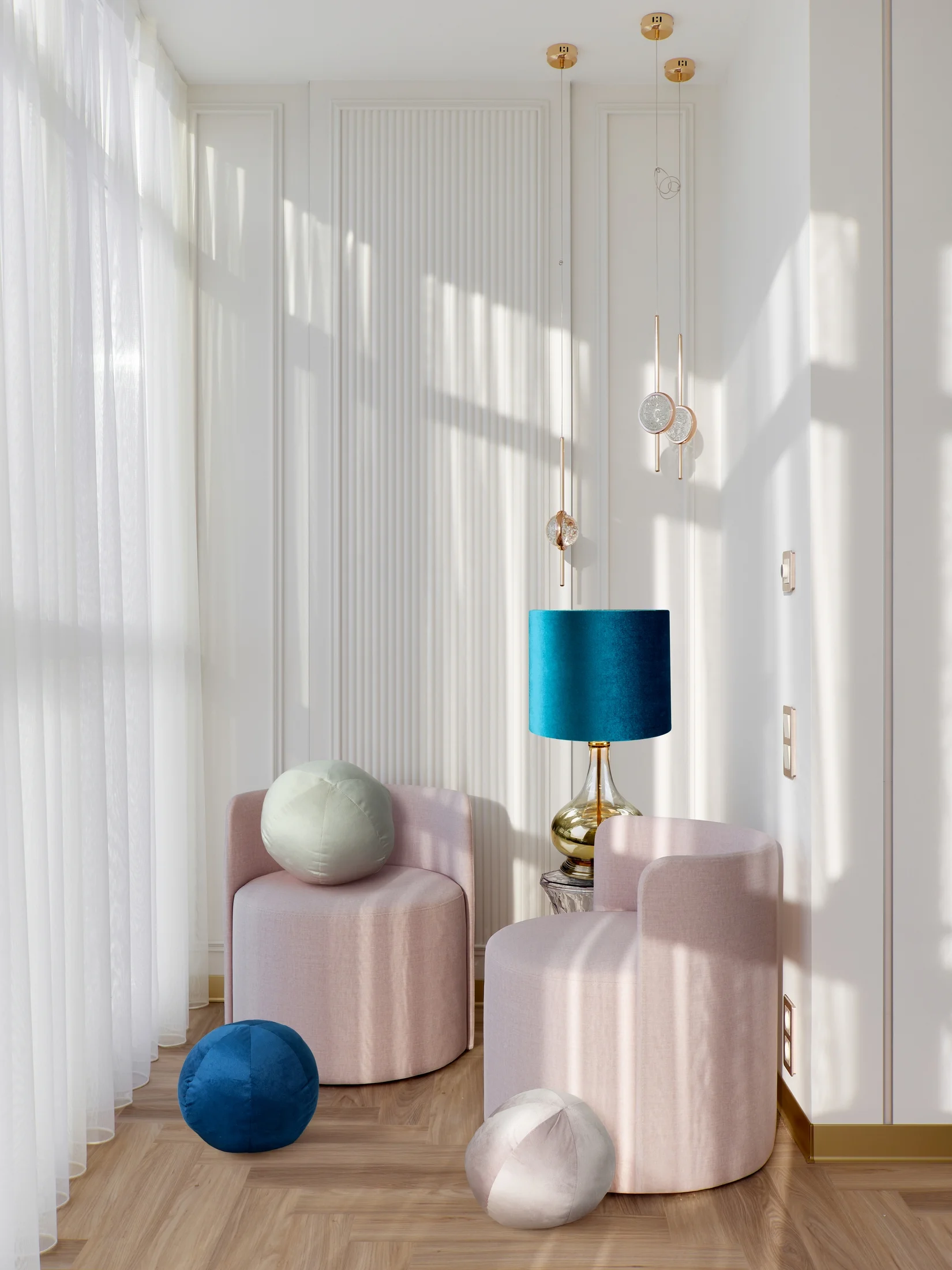 Poduszka dekoracyjna w formie kuli średnica 24 cm welwetowa granatowa GAJA Eurofirany