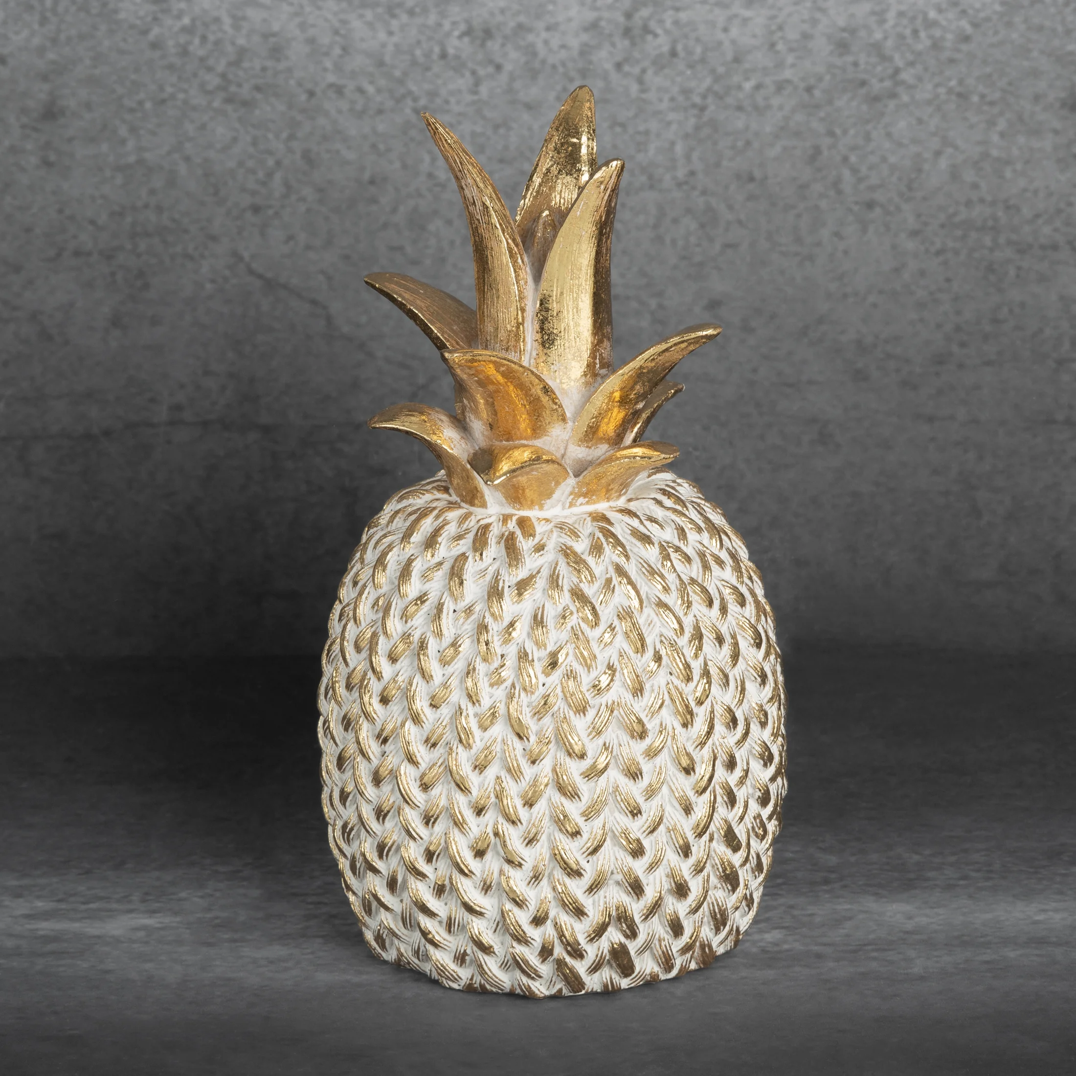 Figurka złota ananas zdobiona wzorem plecionego sweterka 12x12x21 cm MOLI Eurofirany
