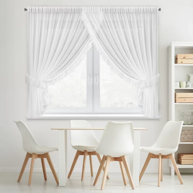 Firana biała z drobnej siateczki z fantazyjną aplikacją 400x180 cm w zestawie troczki, taśma - ARABELLA Eurofirany