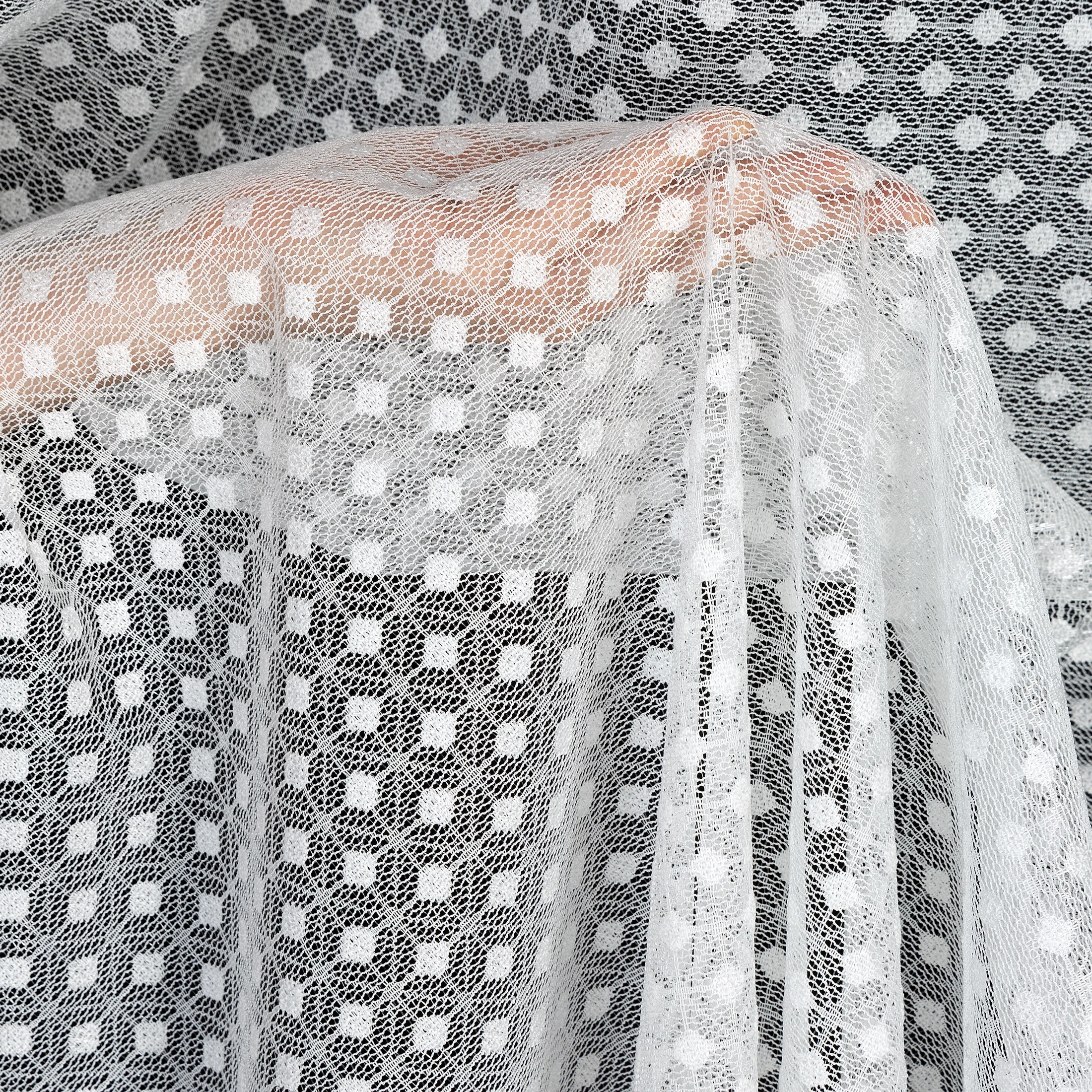 Firana biała z drobnym wzorem geometrycznym 140x270 cm taśma ALAYA Eurofirany