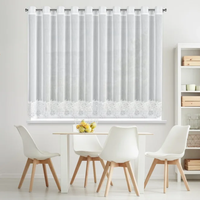 Firana biała z matowej etaminy zdobiona subtelną aplikacja w formie kwiatów 350x145 cm przelotka - ARTEMIDA Eurofirany