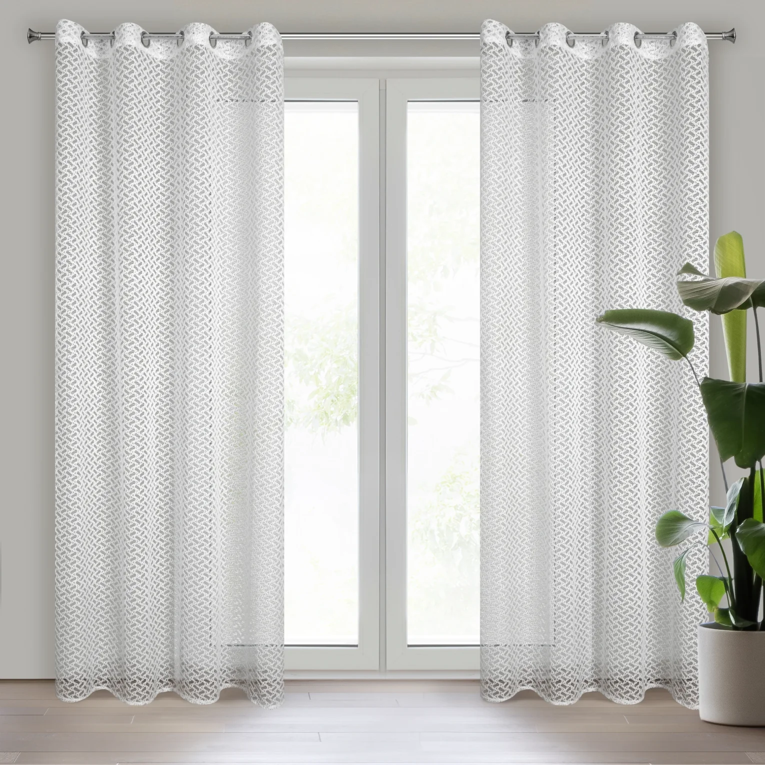 Firana biała o strukturze miękkiej koronki przetykanej błyszczącą nicią 140x250 cm przelotka LILY Eurofirany