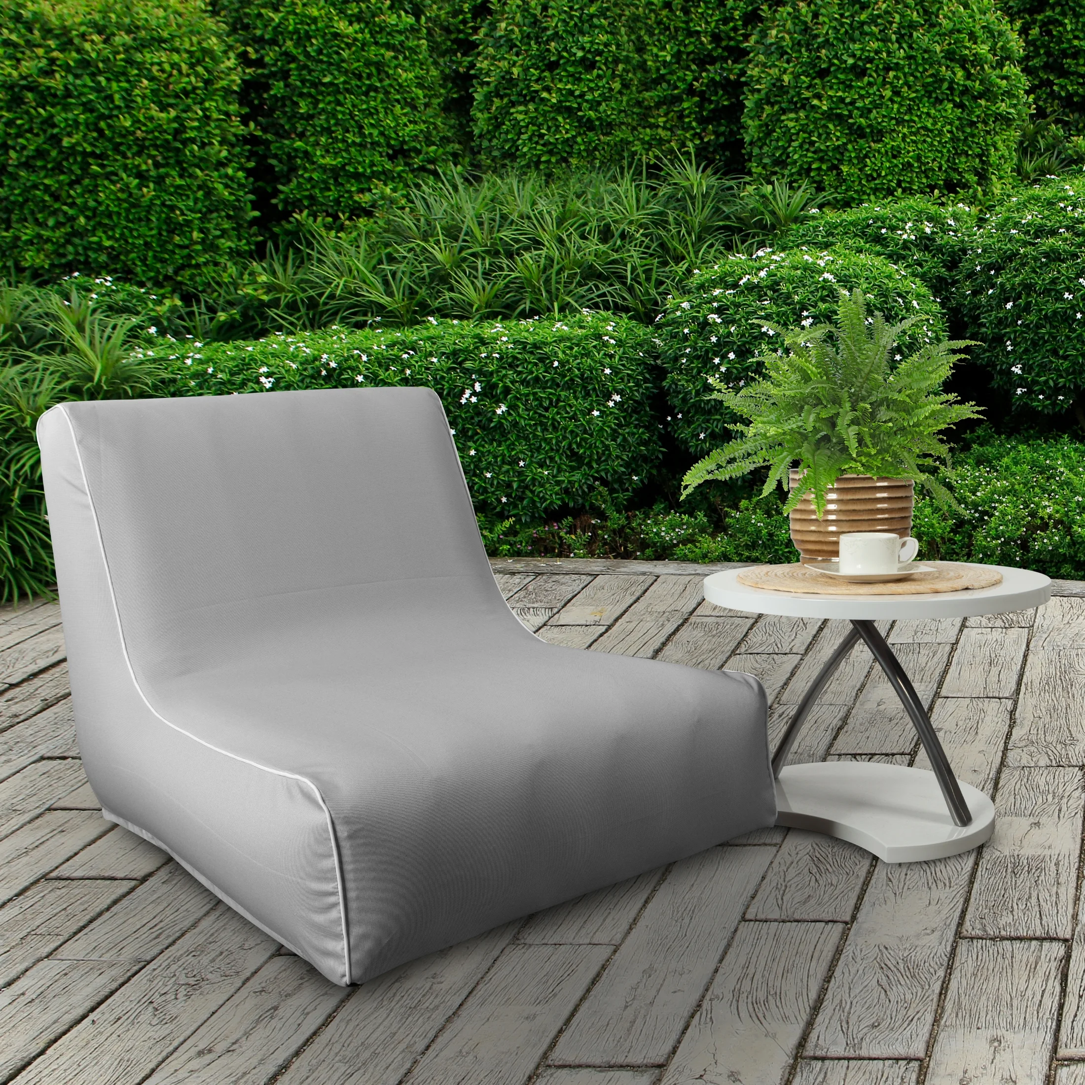Fotel dmuchany ogrodowy 70 x 90 x 70 cm wodoodporny jasnoszary GARDEN Eurofirany