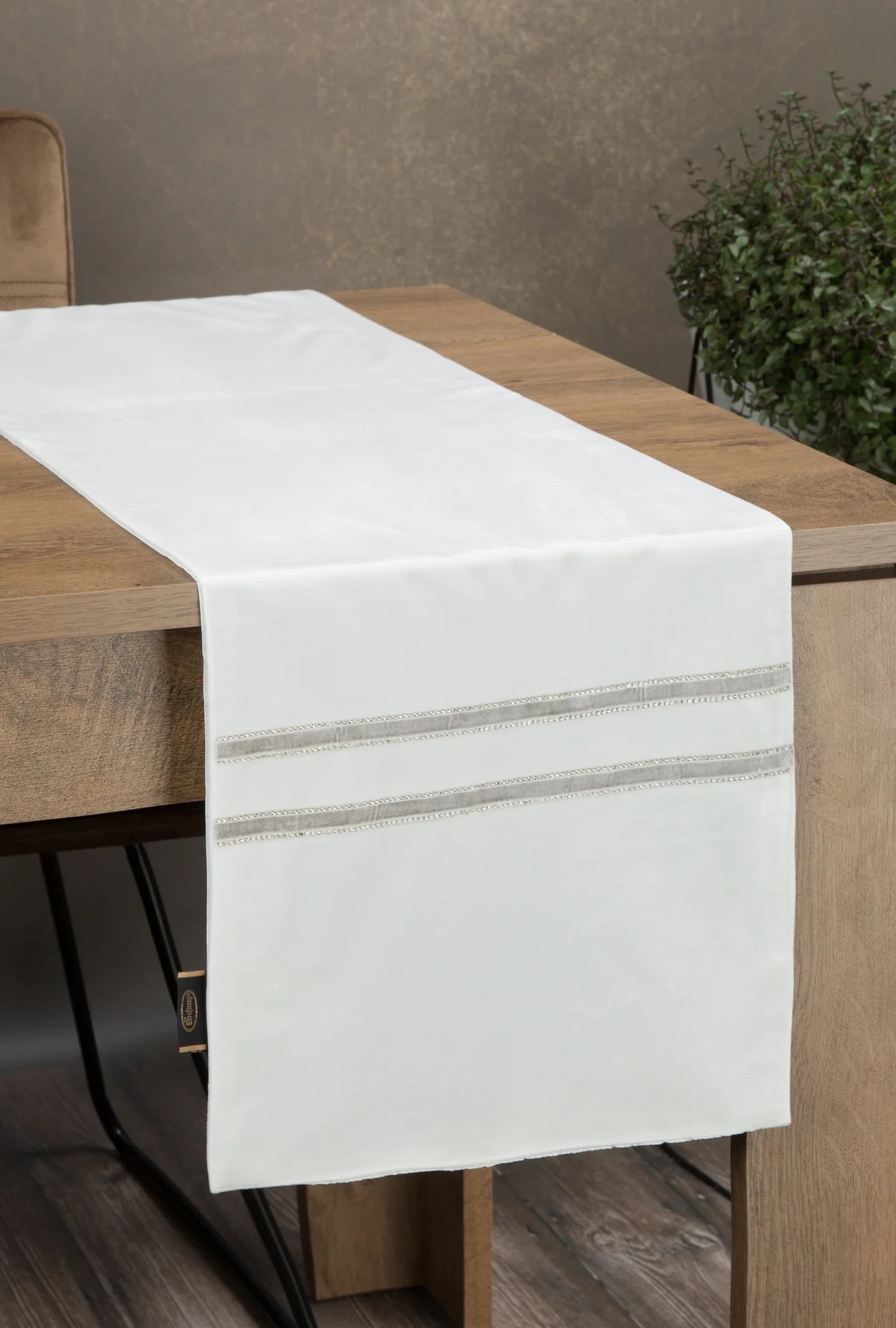 GLEN 3 BIAŁY BIEŻNIK Z WELWETU Z PASAMI Z KRYSZTAŁKÓW 35x220 cm EUROFIRANY