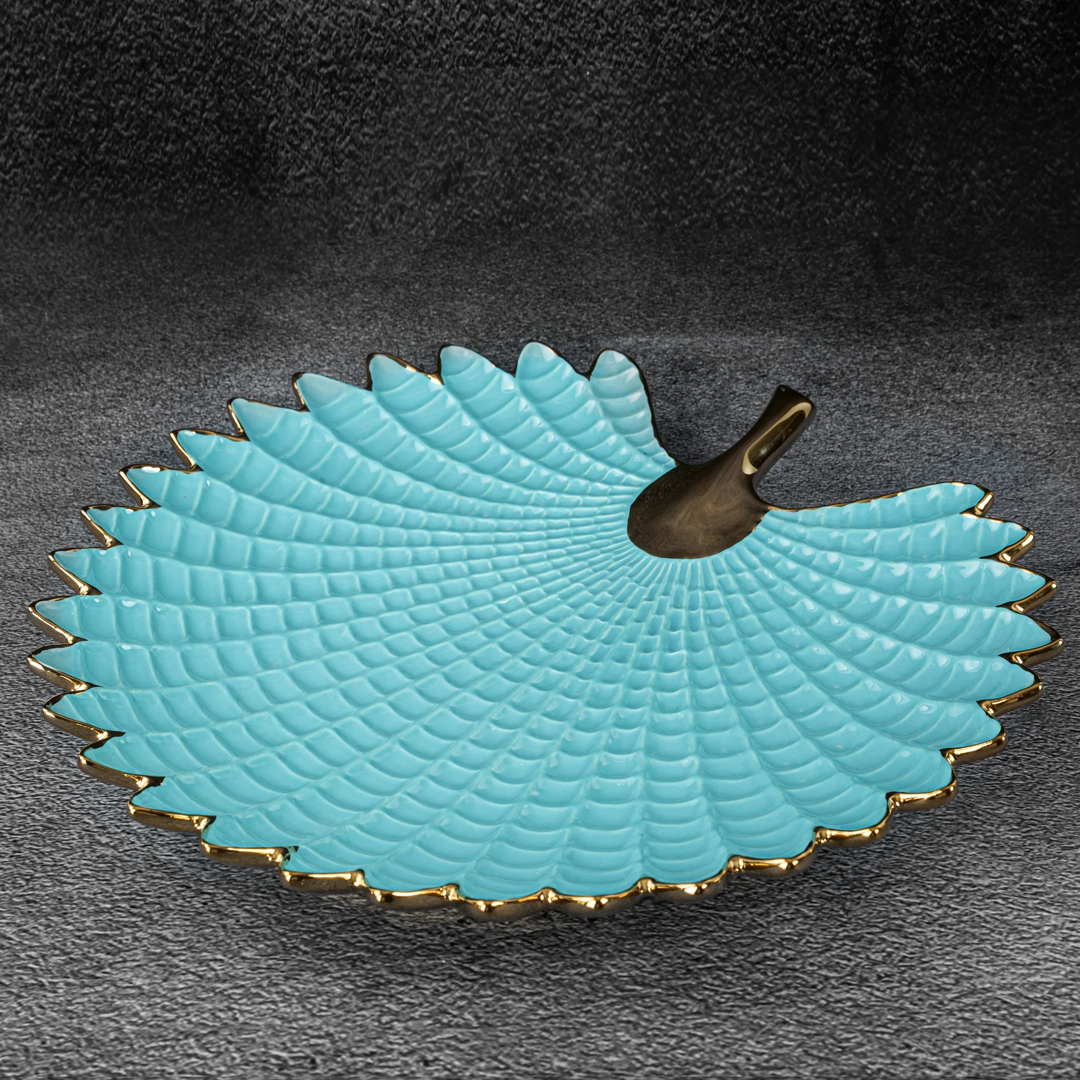 Patera ceramiczna dekoracyjna jasnoniebiesko-złota w formie liścia 40x38x5 cm HIRAL Eurofirany