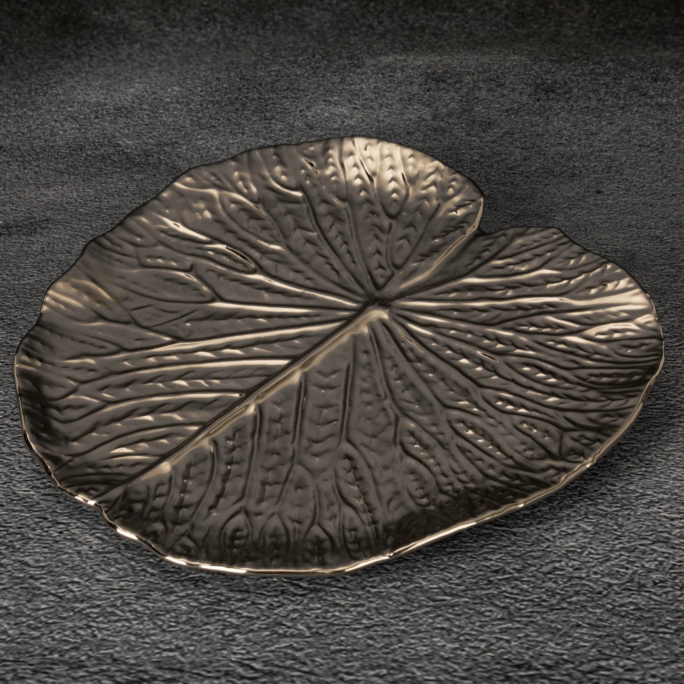 Patera ceramiczna dekoracyjna srebrna w formie liścia z wytłoczeniami 27x27x2 cm KALINA Eurofirany
