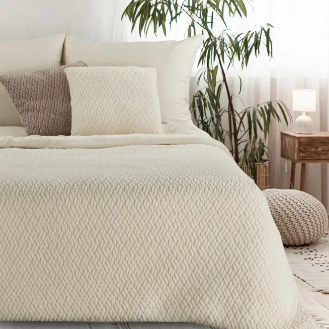 Koc  130x160 cm kremowy z widocznym plecionym splotem KAYLA Eurofirany
