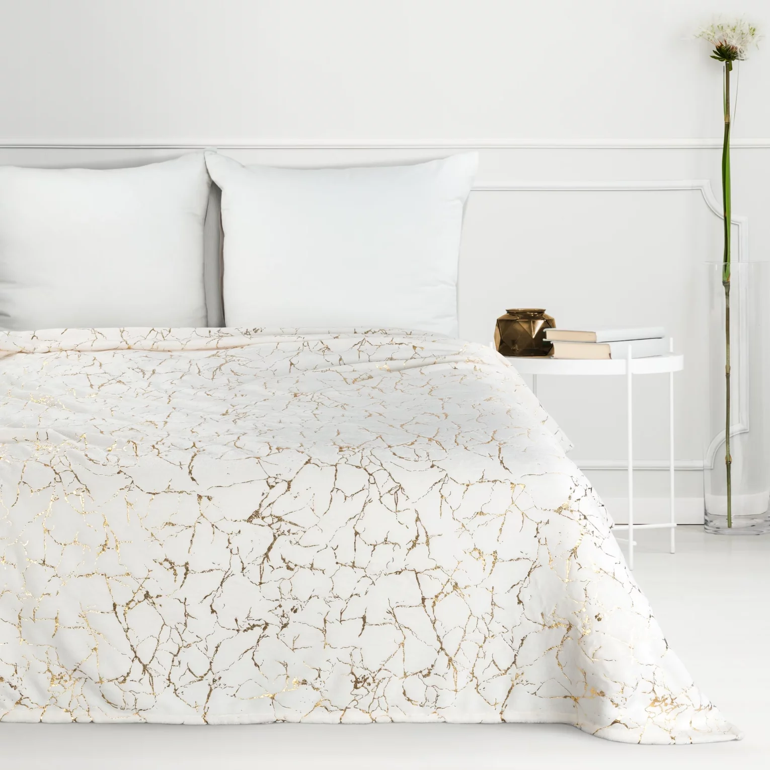 Koc  150x200 cm kremowo, złoty z połyskującym nadrukiem marmurku GLAMO DESIGN 91 Eurofirany