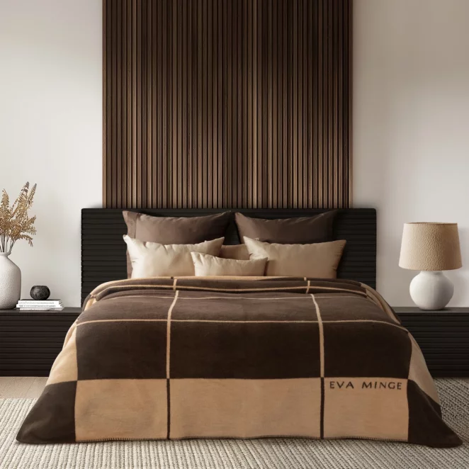 Koc bawełniano-akrylowy 220x240 cm jasnobeżowo, ciemnobeżowy z geometrycznym nadrukiem ELEGANTE EVA MINGE Eurofirany