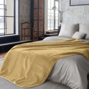Koc 160x220 cm miodowy o wysokiej gramaturze z haftowanym logo CLARA PIERRE CARDIN Eurofirany