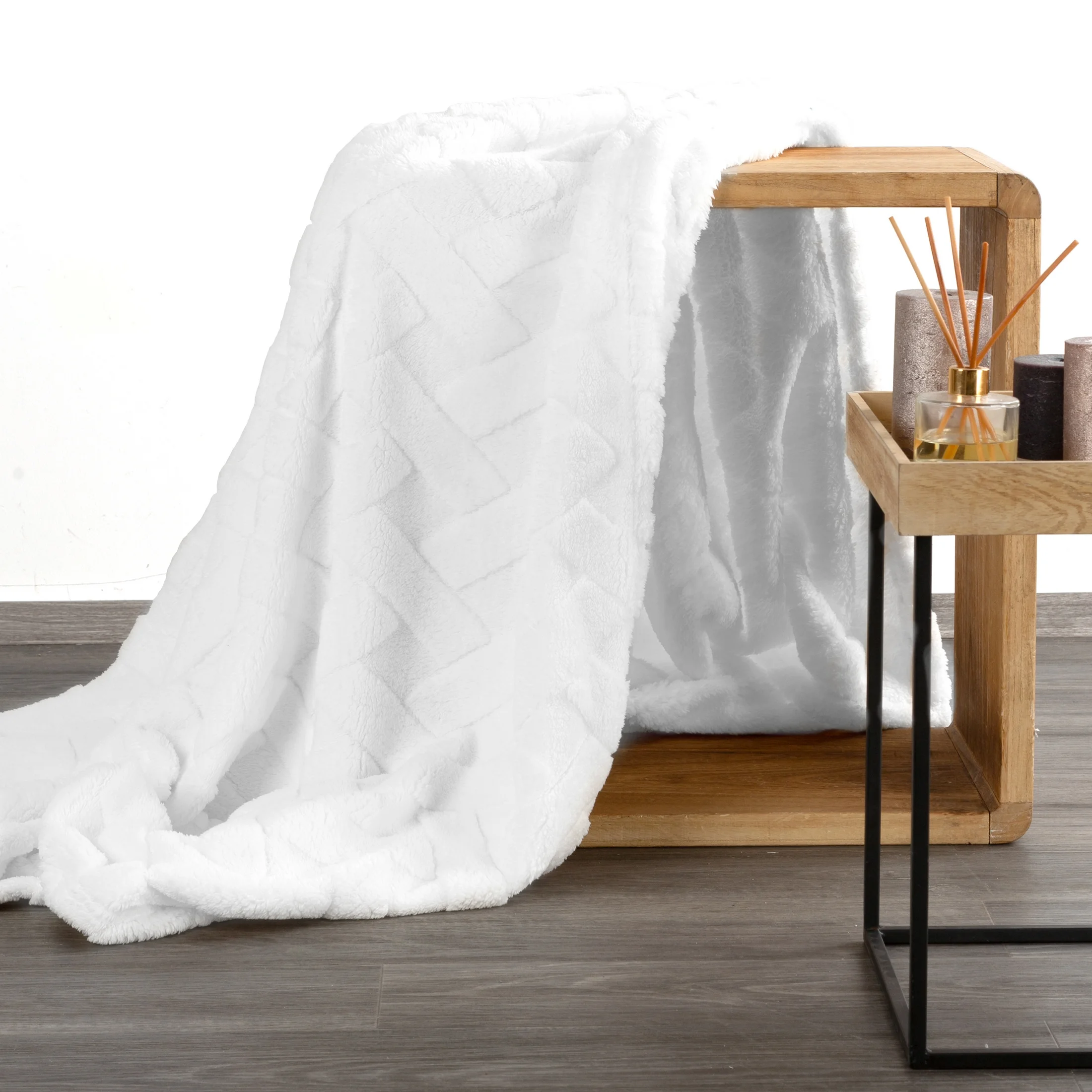Koc flano 170x210 cm biały zdobiony wytłaczanym wzorem CARO DESIGN 91 Eurofirany