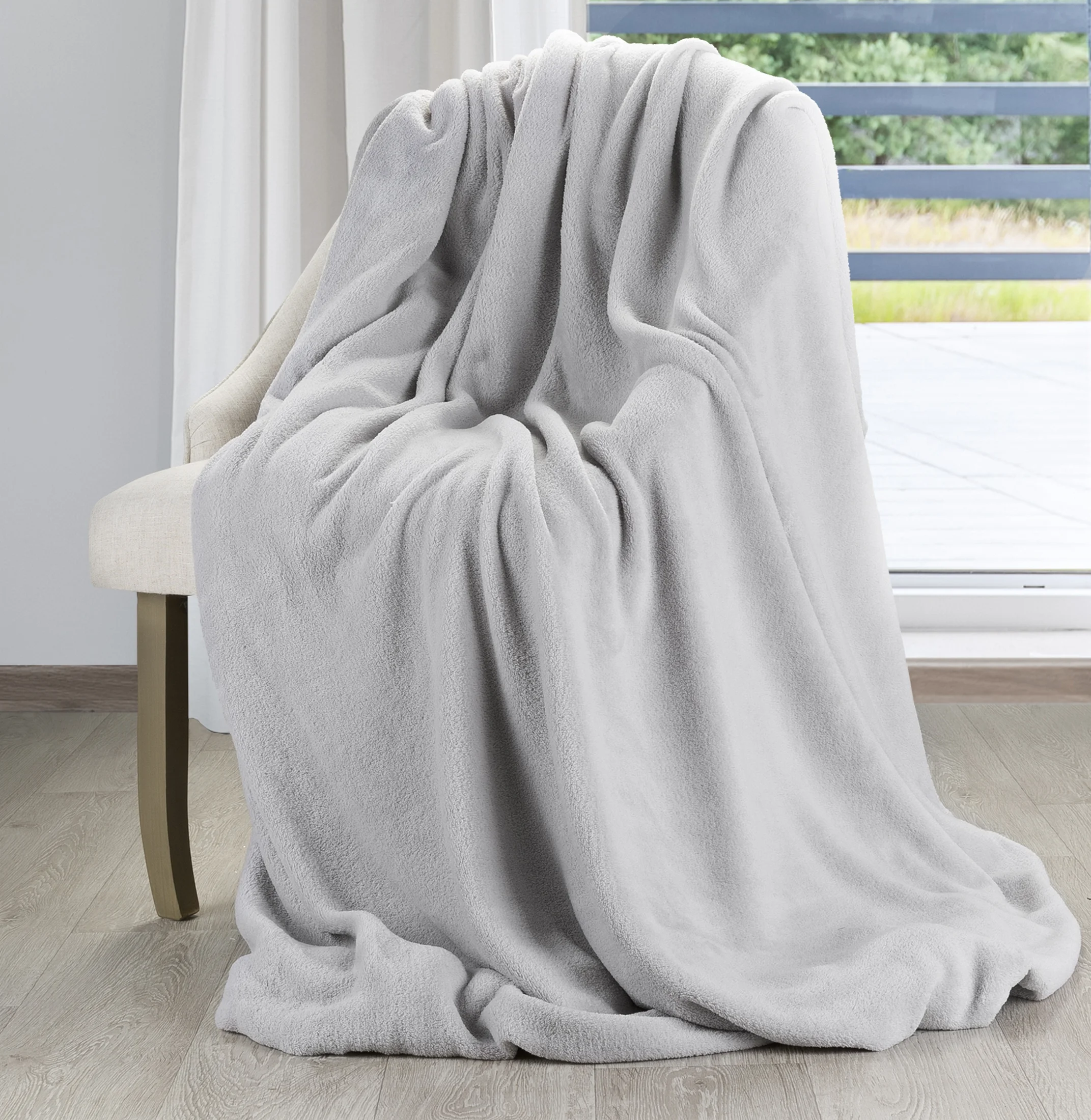 Koc z mikrofibry SIMPLE gładki w minimalistycznym stylu Eurofirany