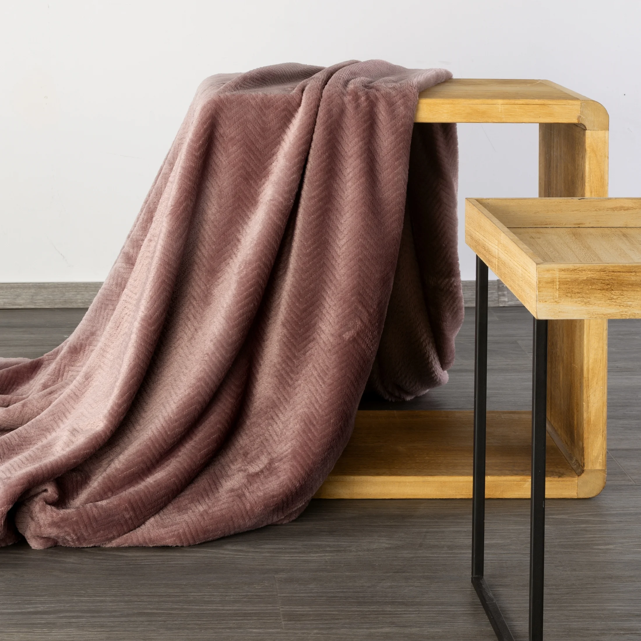 Koc 170x210 cm ceglasty miękki w dotyku z wytłaczanym wzorem jodełki CINDY 5 DESIGN 91 Eurofirany