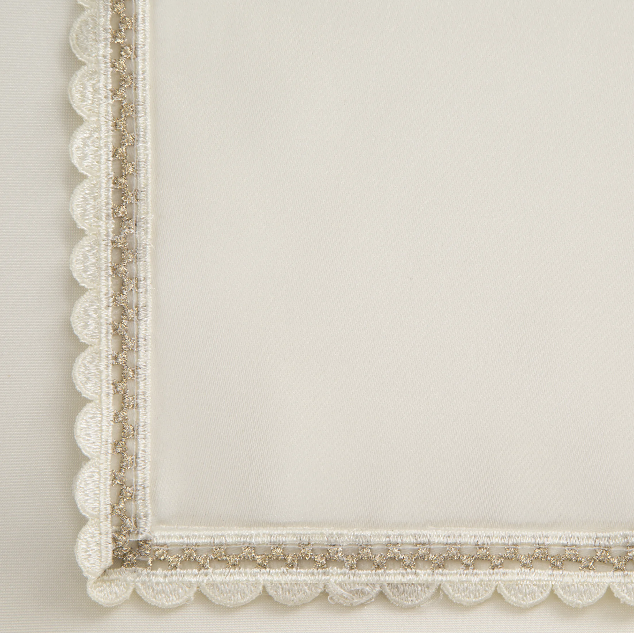 Komplet serwetek 4 szt 30x40 cm kremowy LACE z szampańskim haftowanym zdobieniem