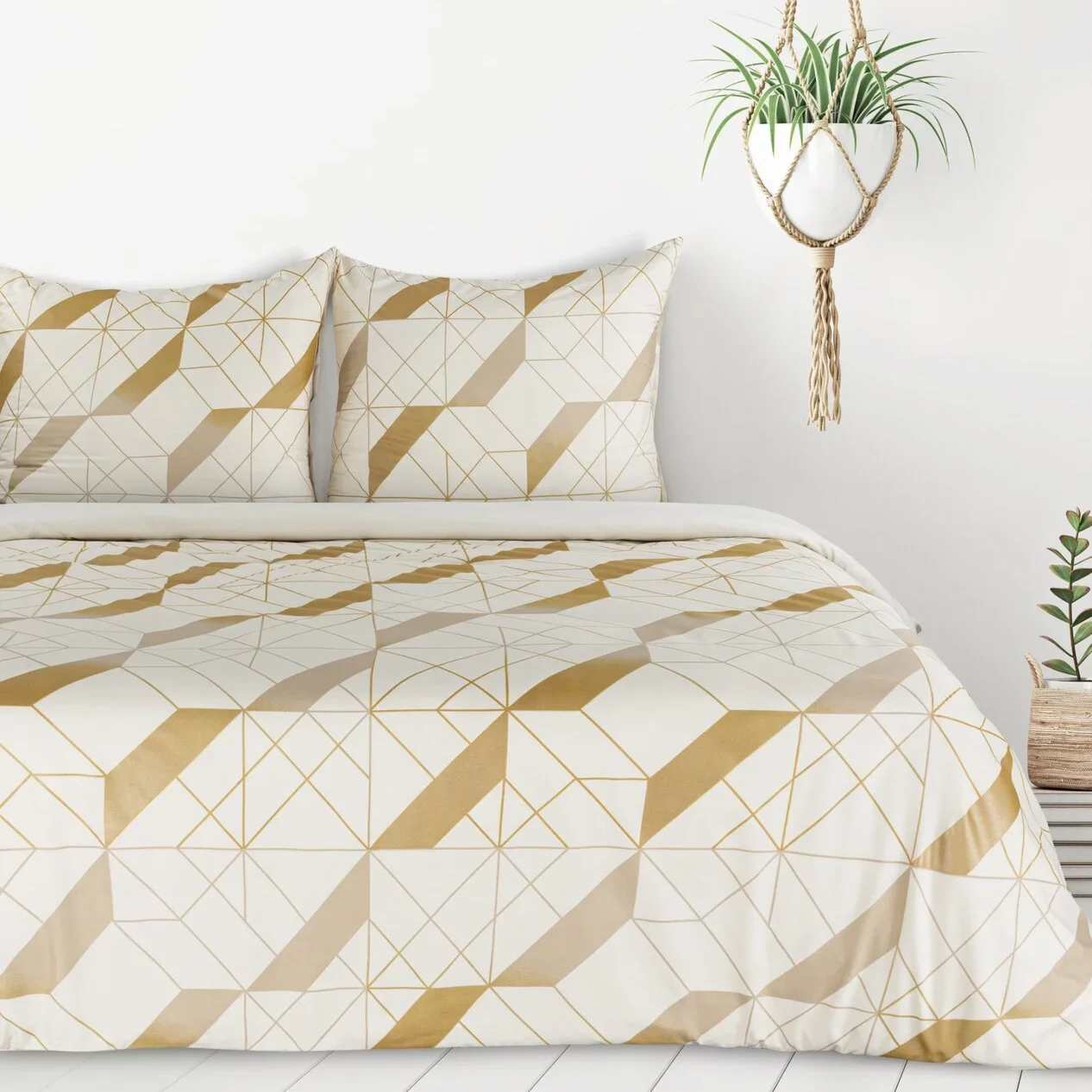 Pościel 220x200 cm komplet 3 częściowy kolor biały, złoty z nadrukiem geometrycznym GEO 2 Design 91